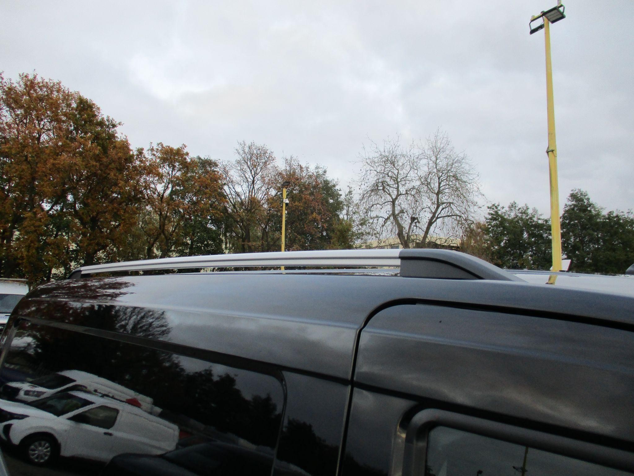 Ford Transit Courier Image 12