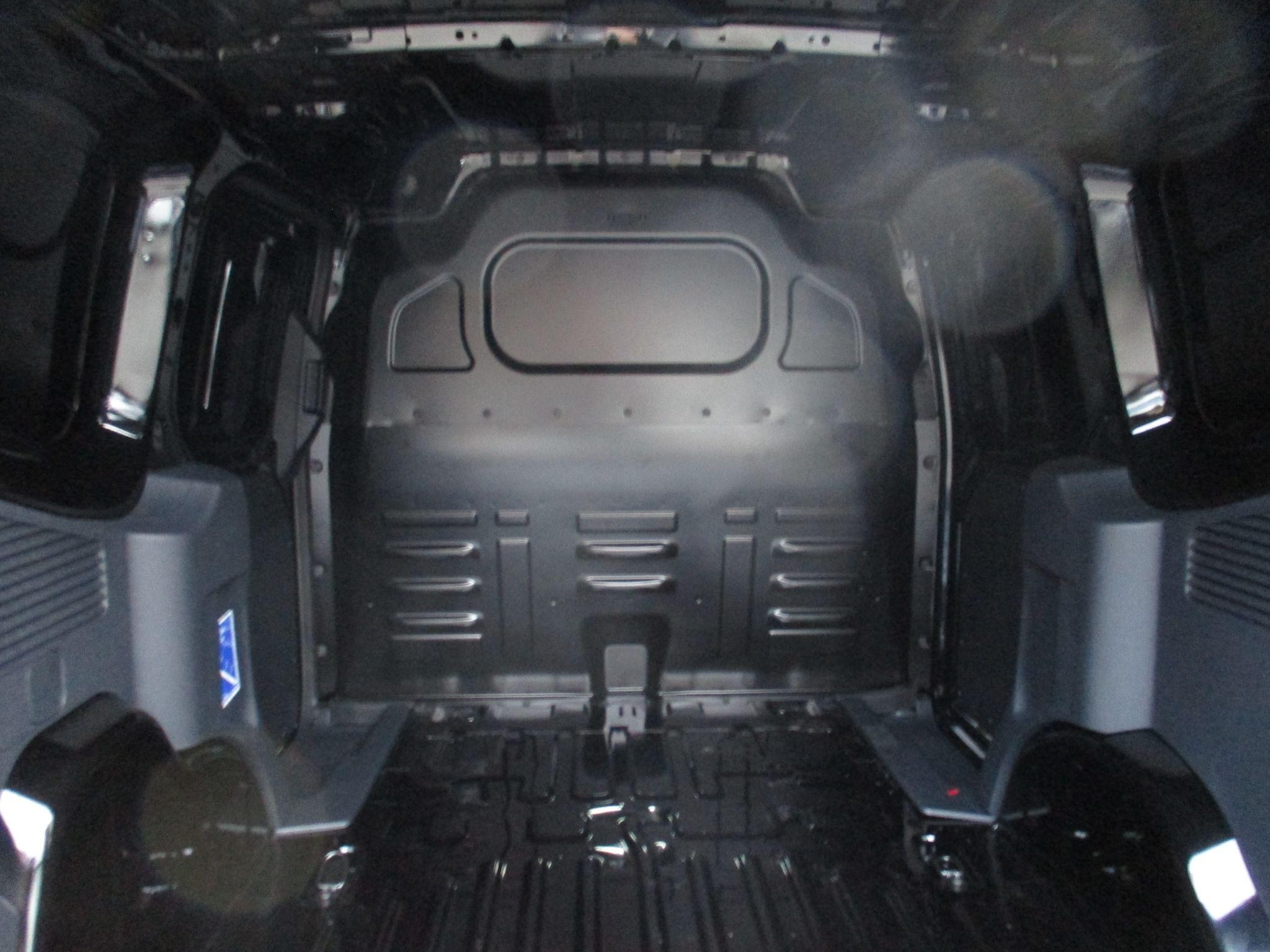 Ford Transit Courier Image 15