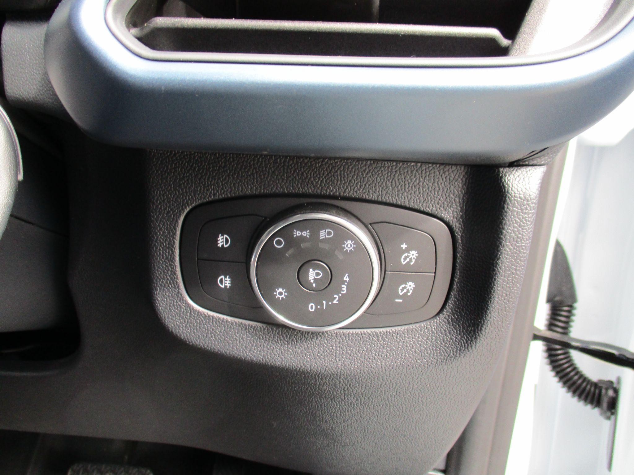 Ford Transit Courier Image 19