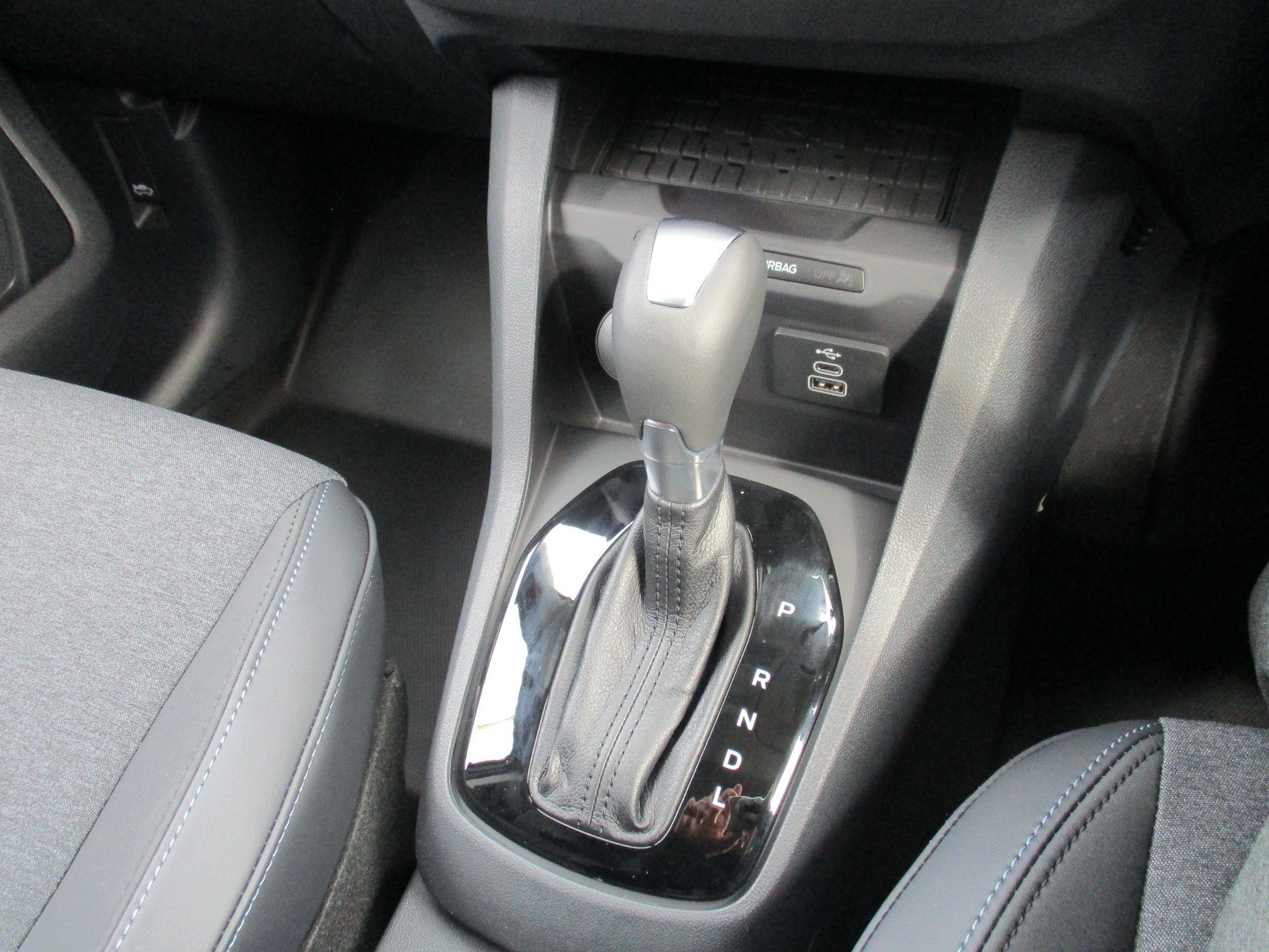 Ford Transit Courier Image 23