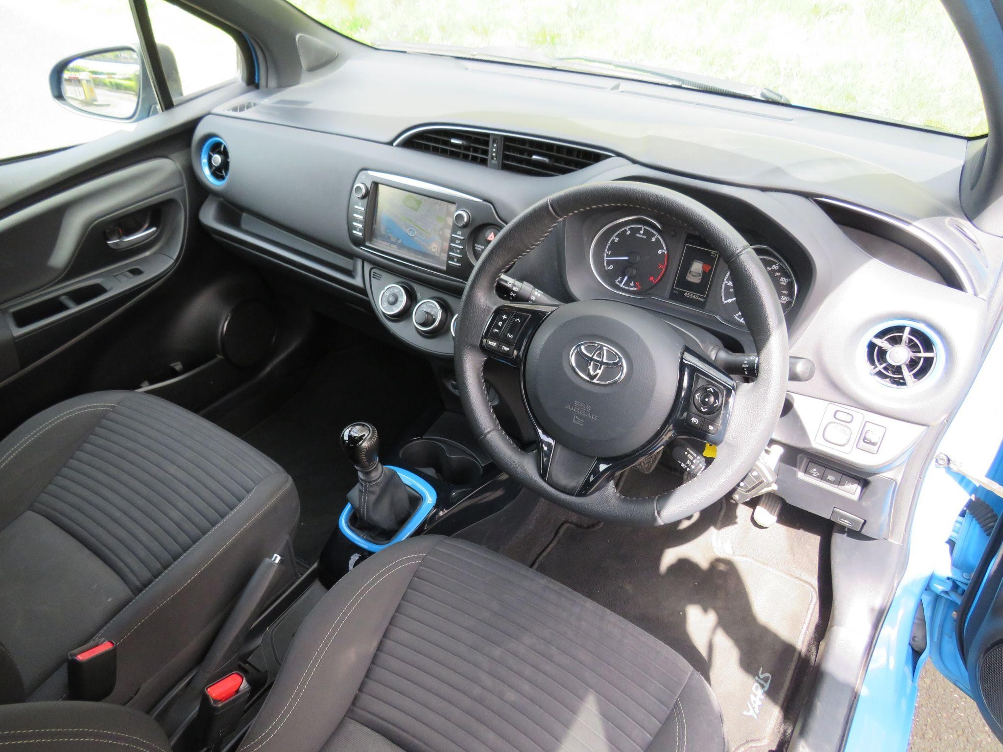 Toyota Yaris Image 13