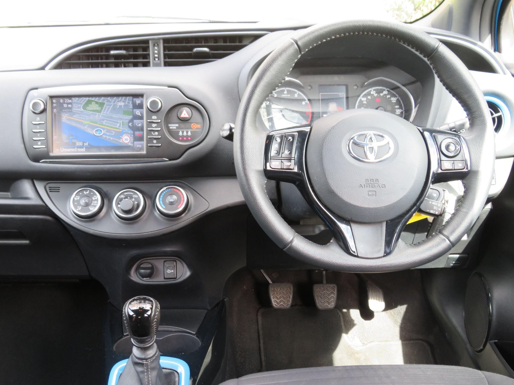 Toyota Yaris Image 14
