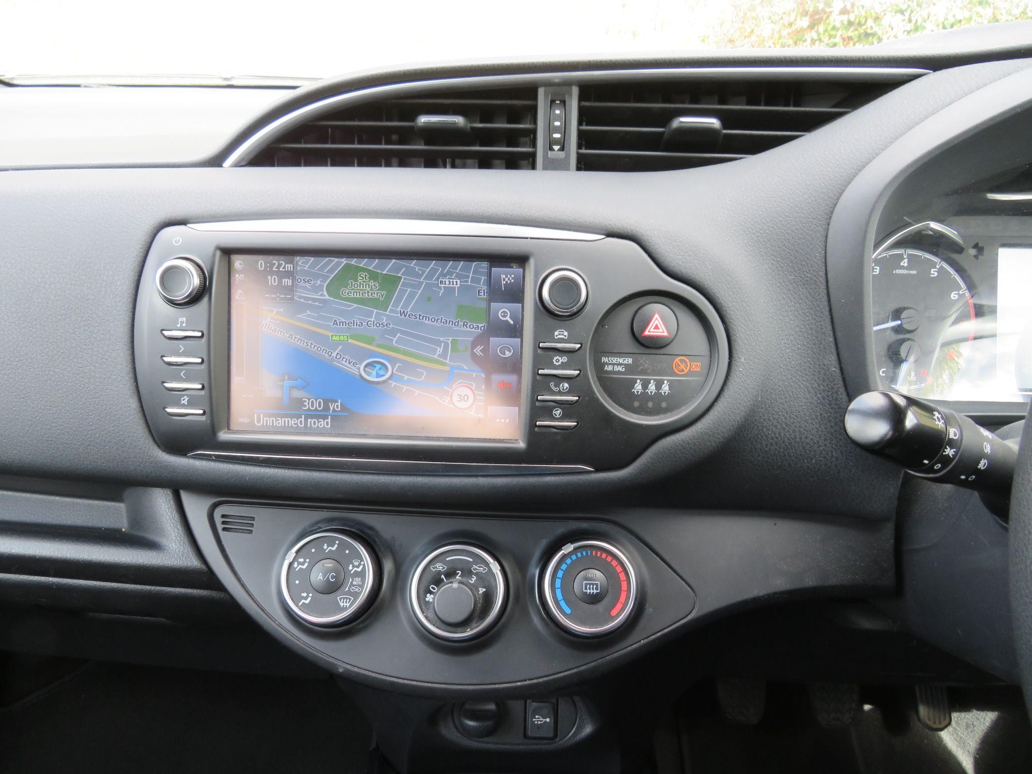 Toyota Yaris Image 17