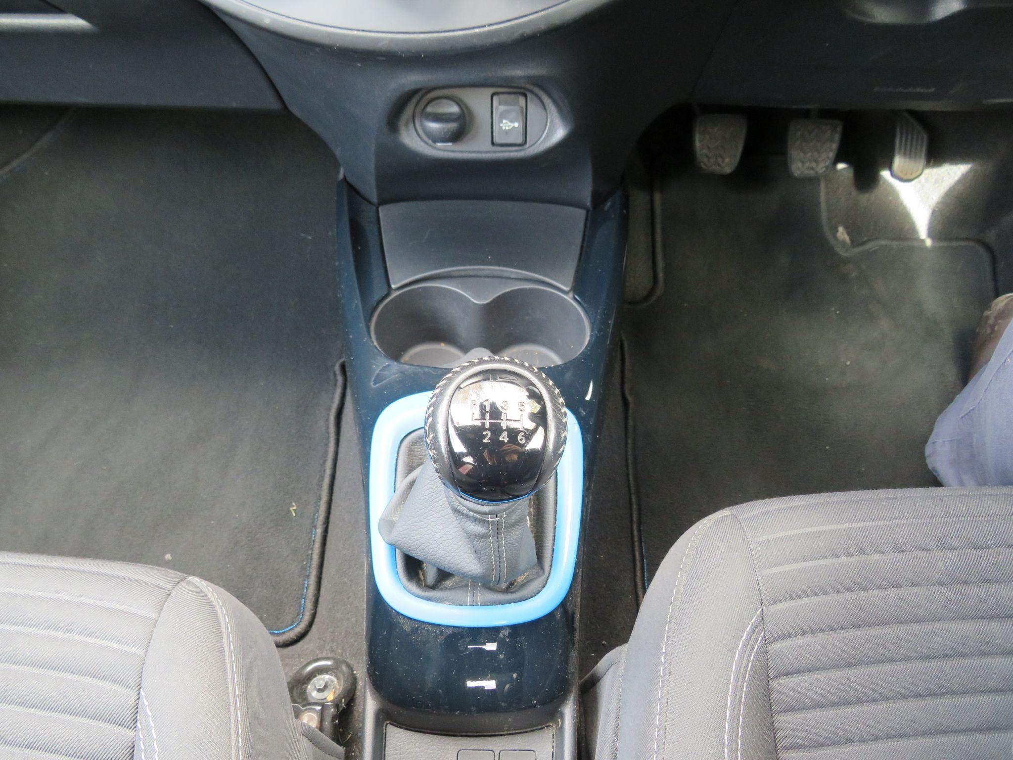 Toyota Yaris Image 18