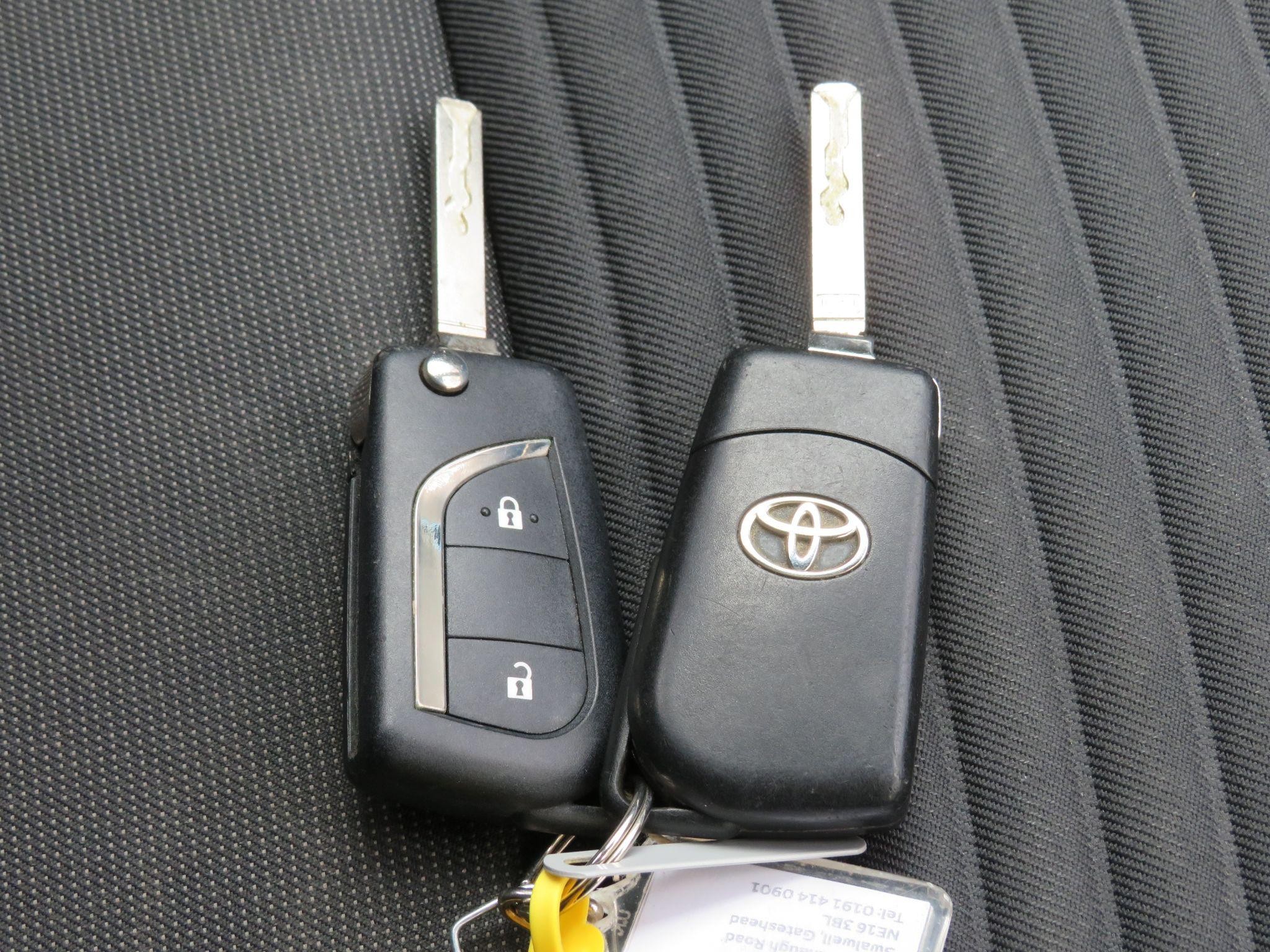 Toyota Yaris Image 21