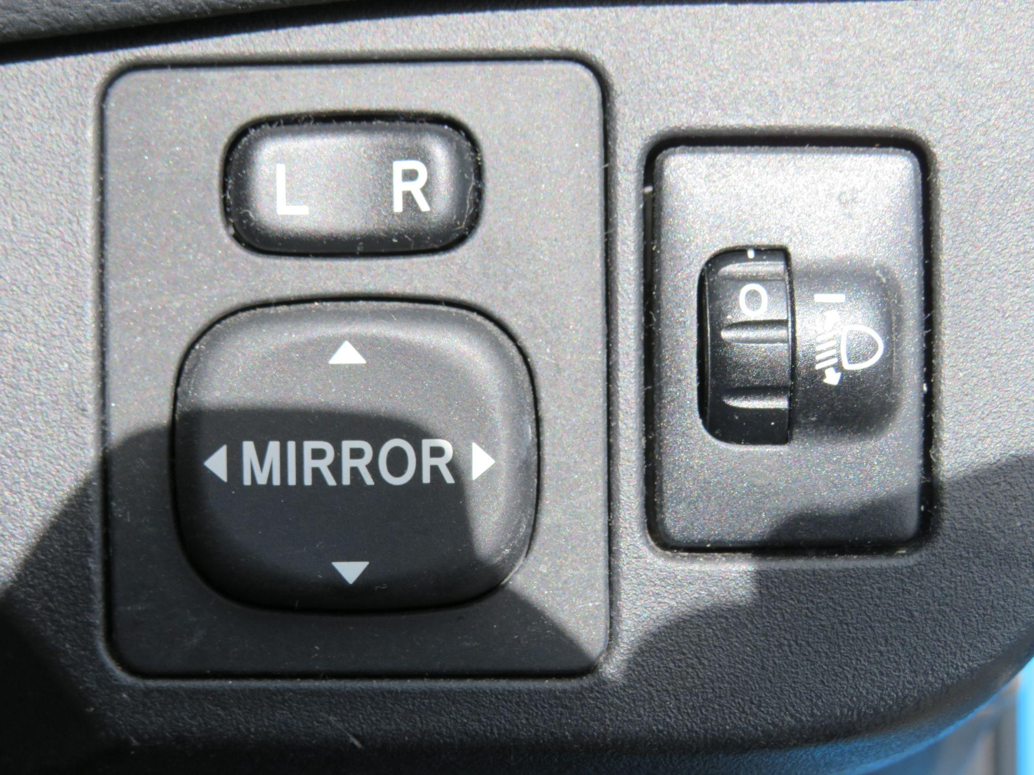 Toyota Yaris Image 25