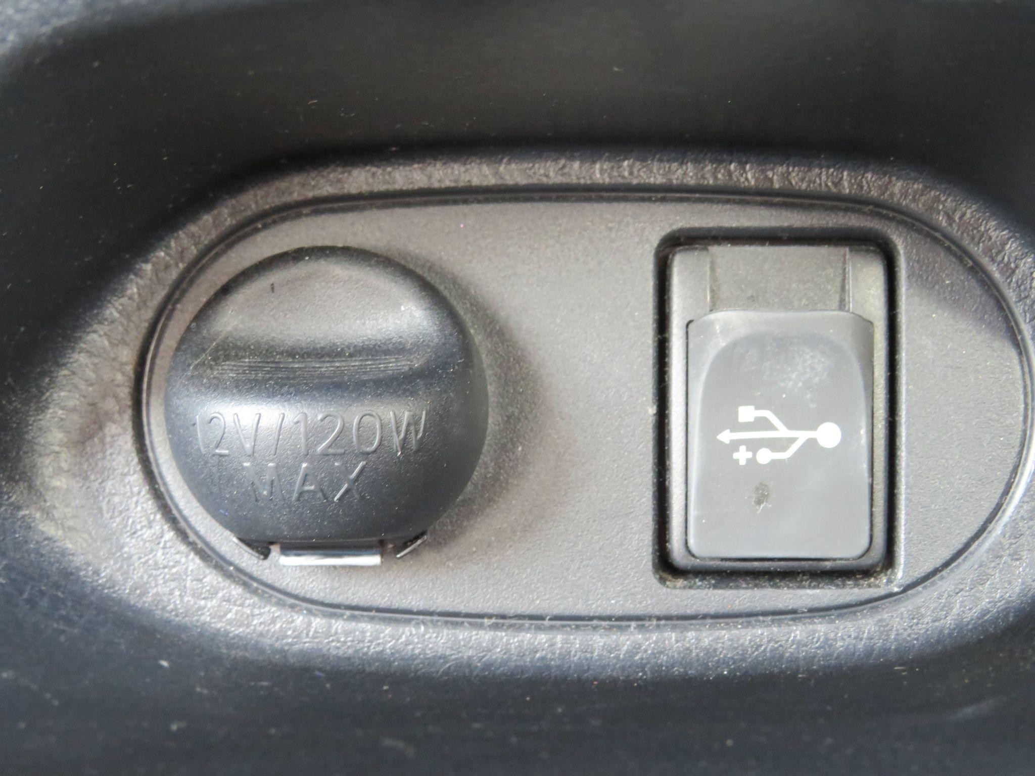 Toyota Yaris Image 35