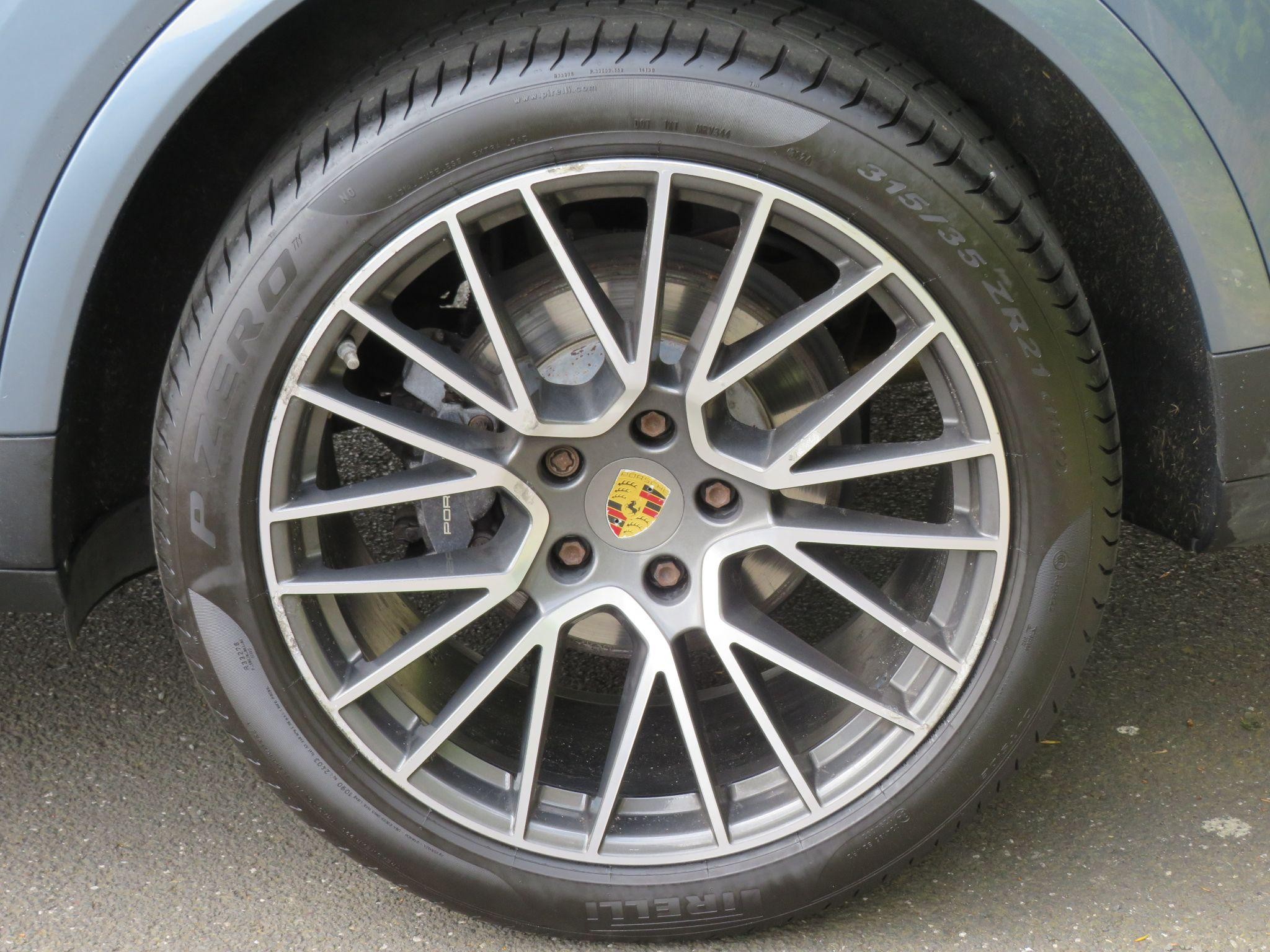 Porsche Cayenne Image 11