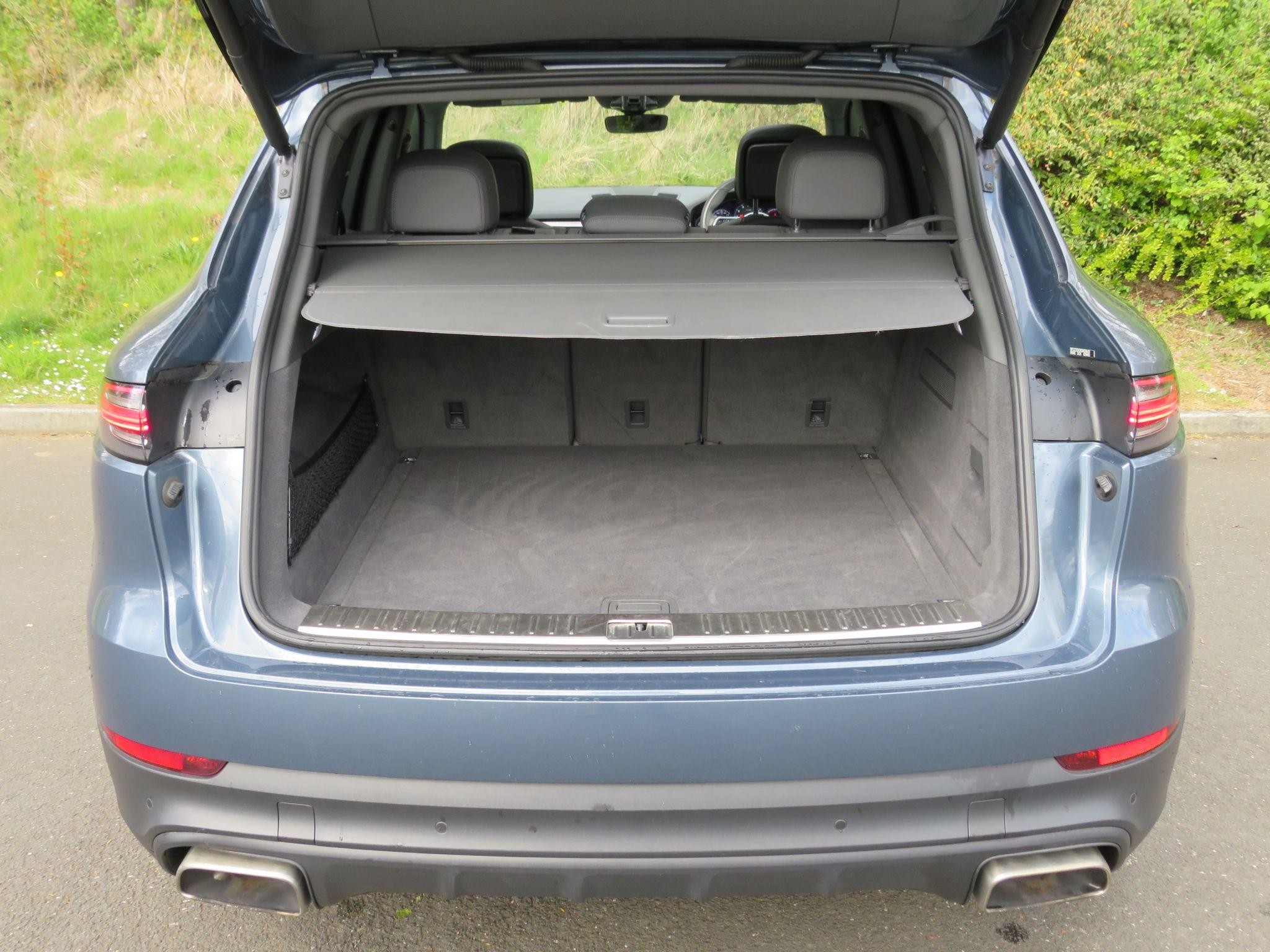 Porsche Cayenne Image 12