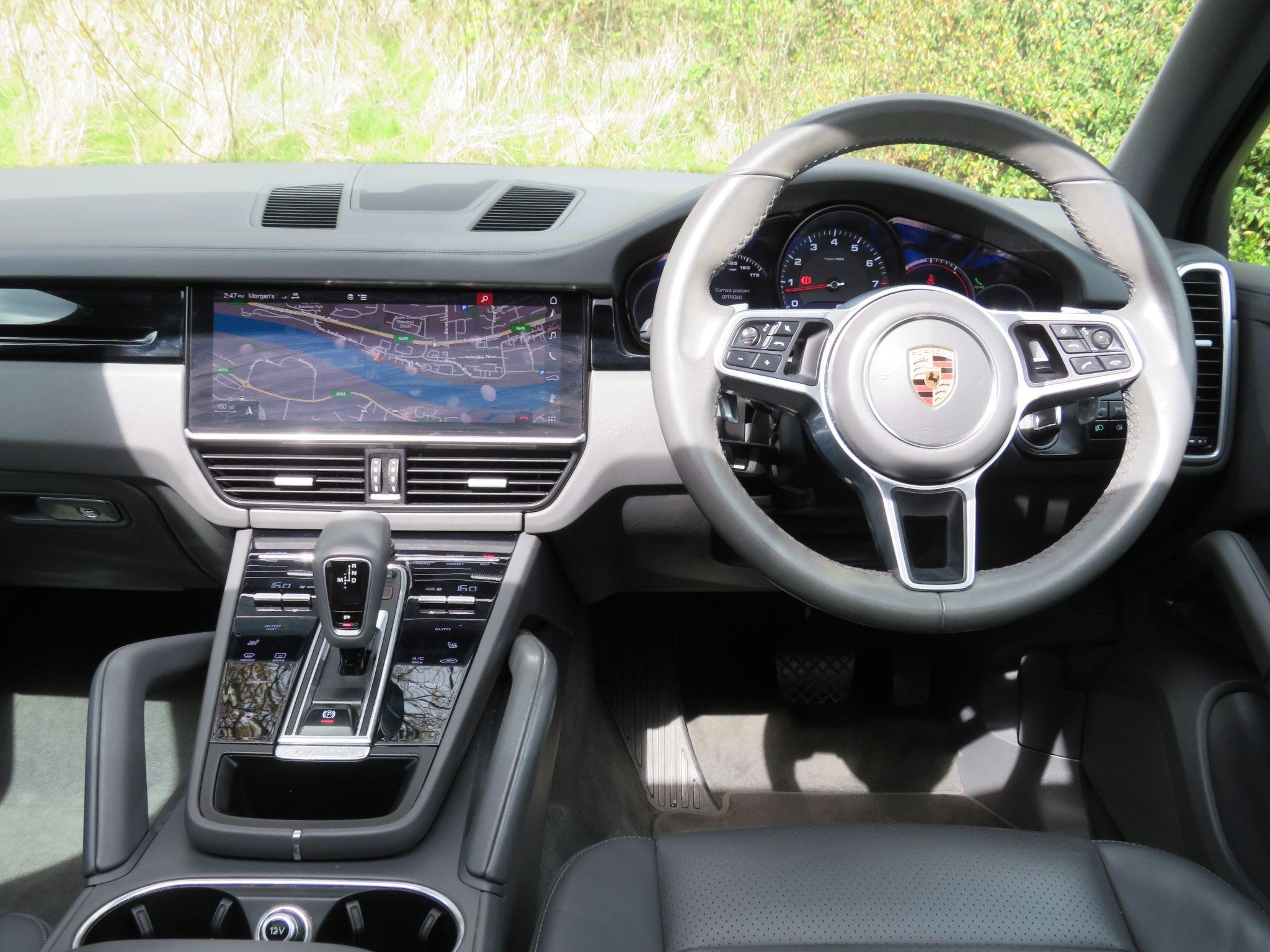 Porsche Cayenne Image 14
