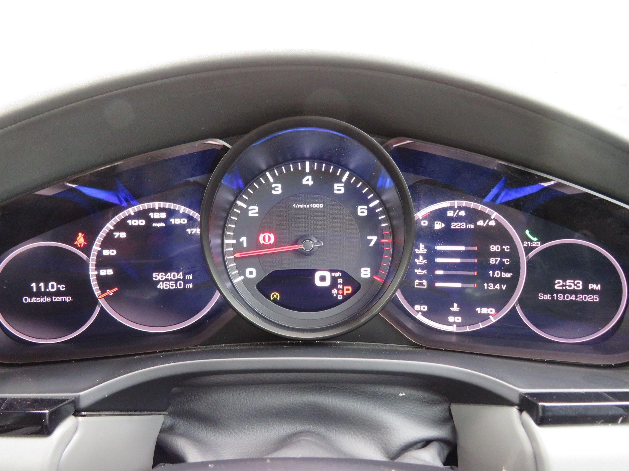 Porsche Cayenne Image 16