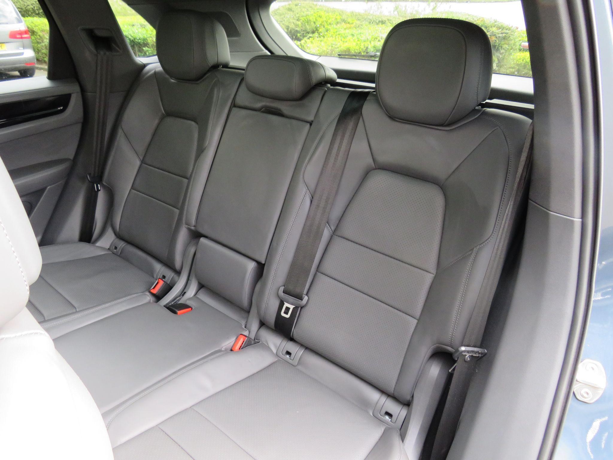 Porsche Cayenne Image 20