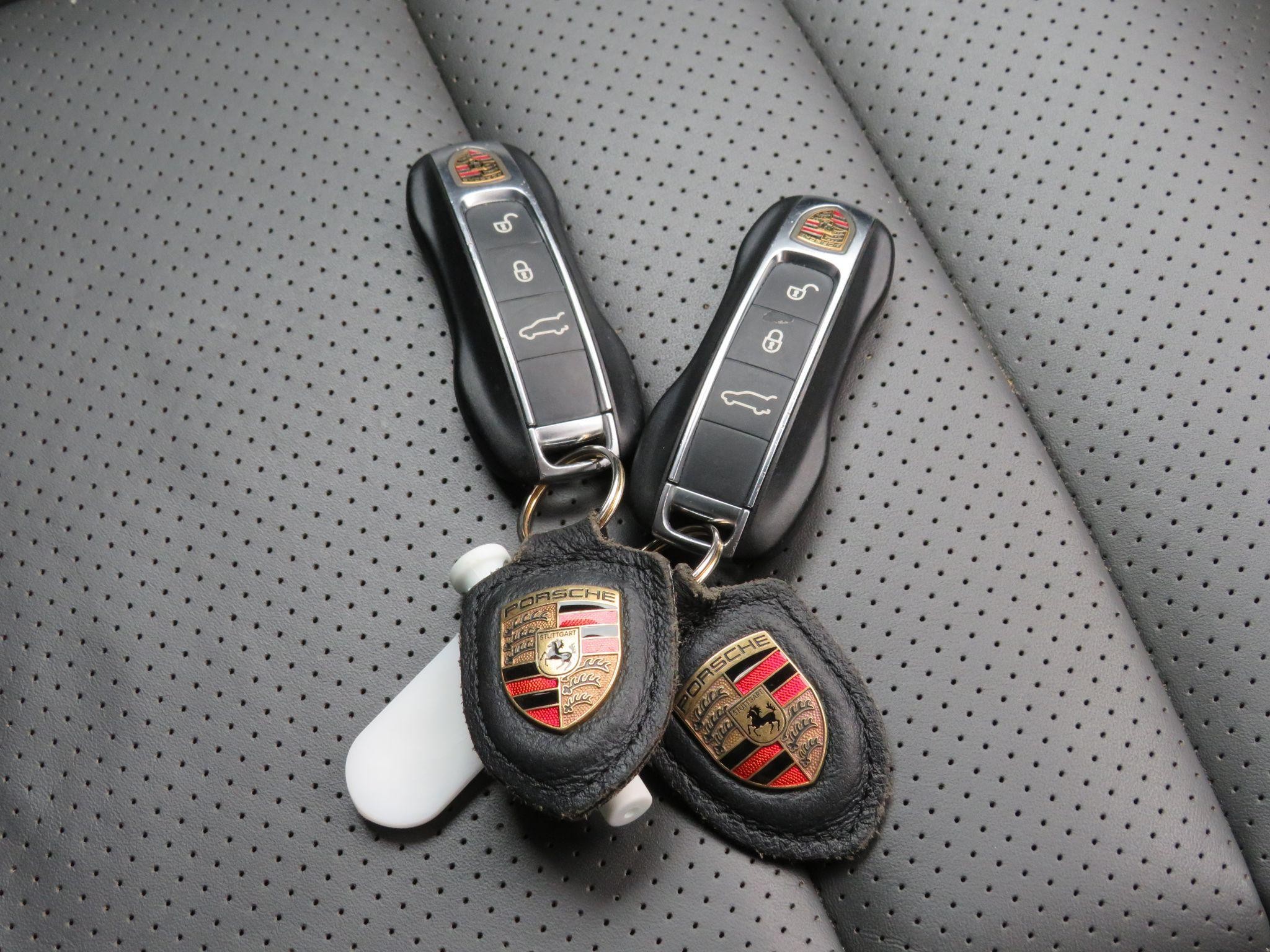 Porsche Cayenne Image 21