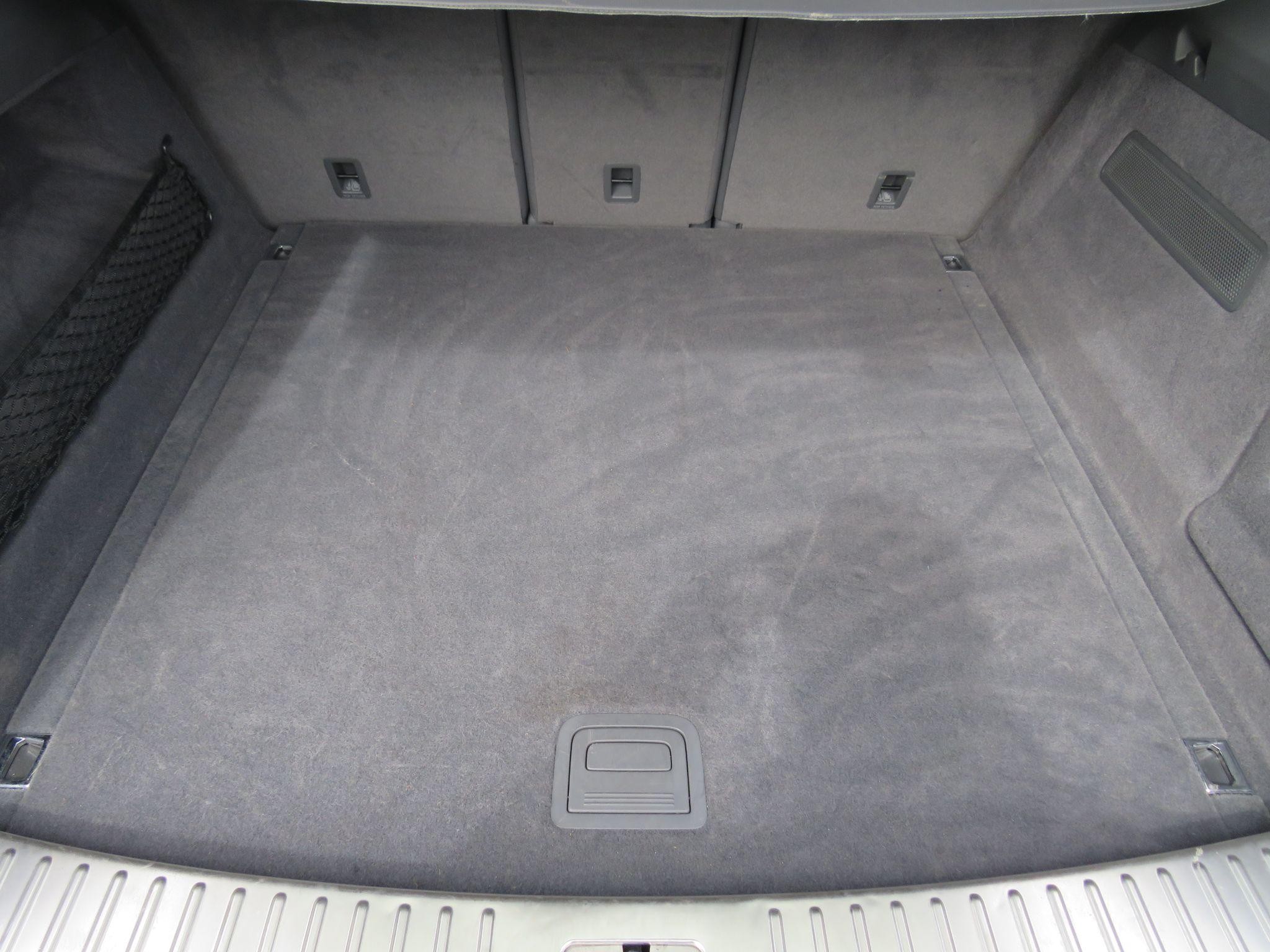 Porsche Cayenne Image 23