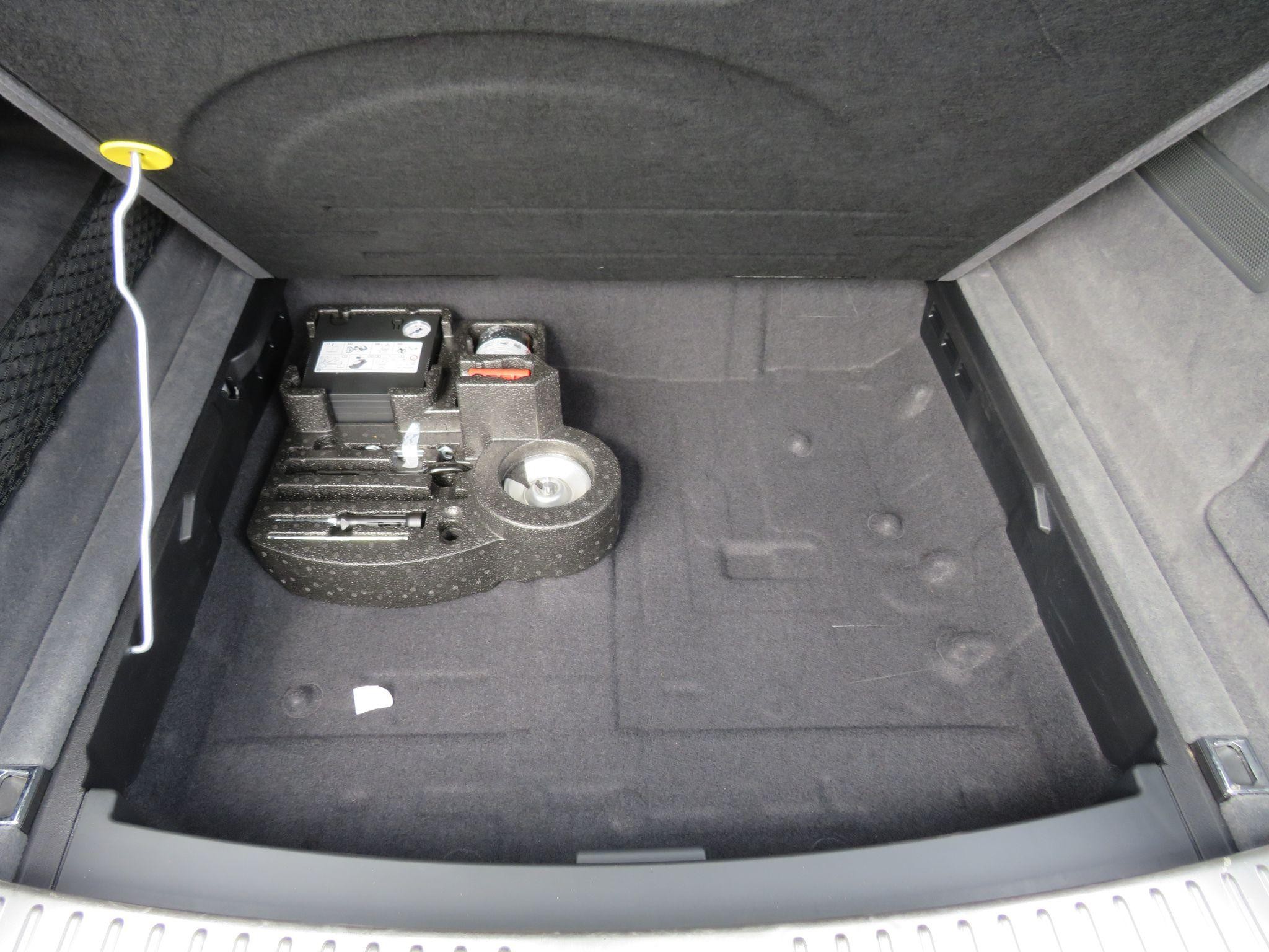 Porsche Cayenne Image 24