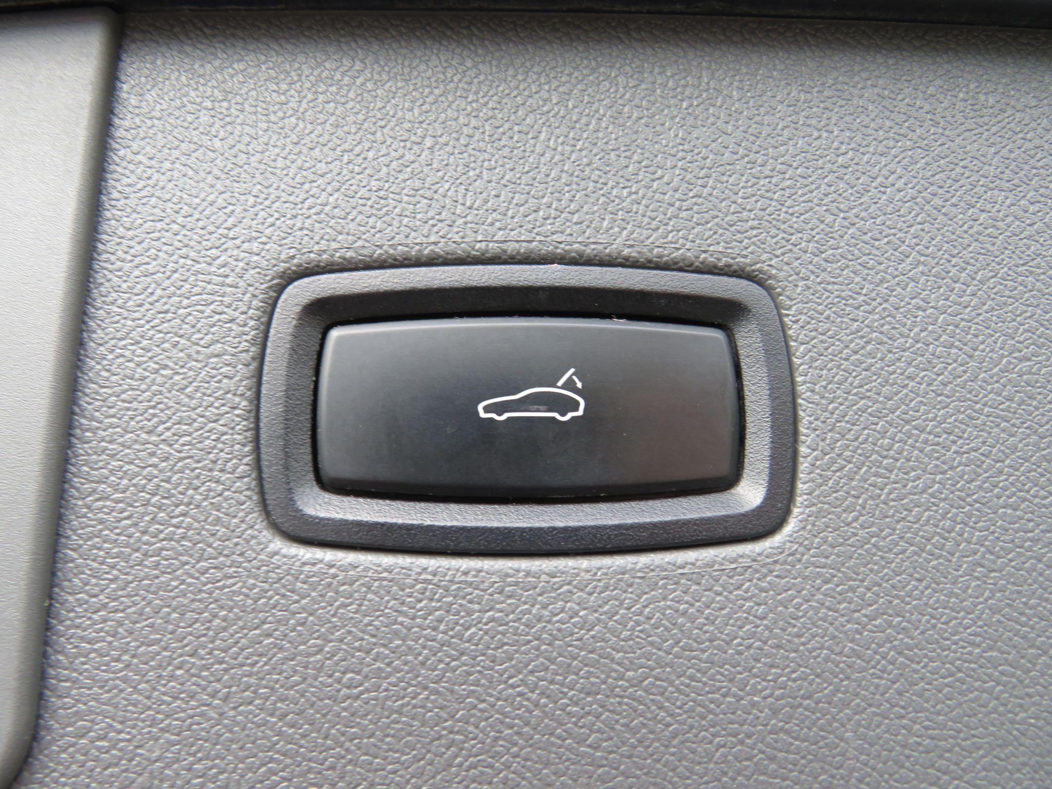 Porsche Cayenne Image 25