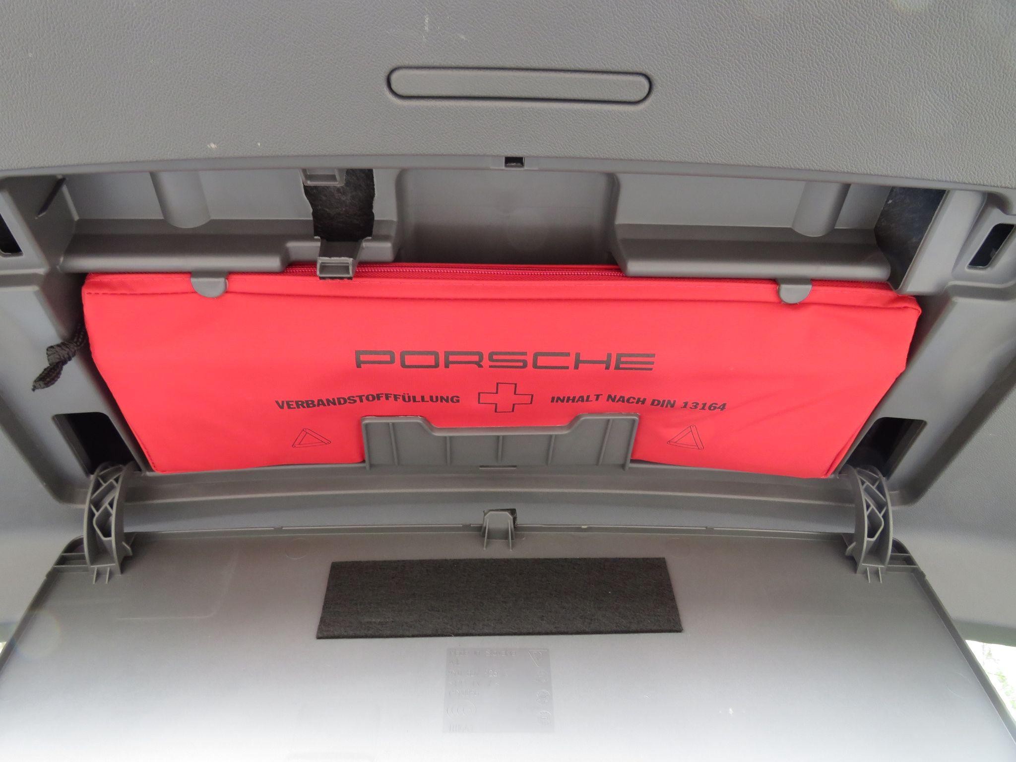 Porsche Cayenne Image 26