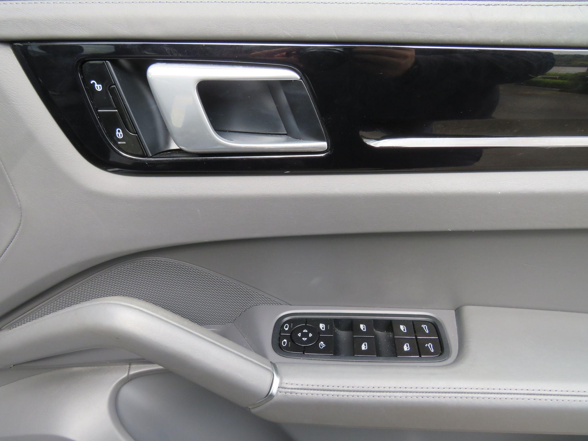 Porsche Cayenne Image 29