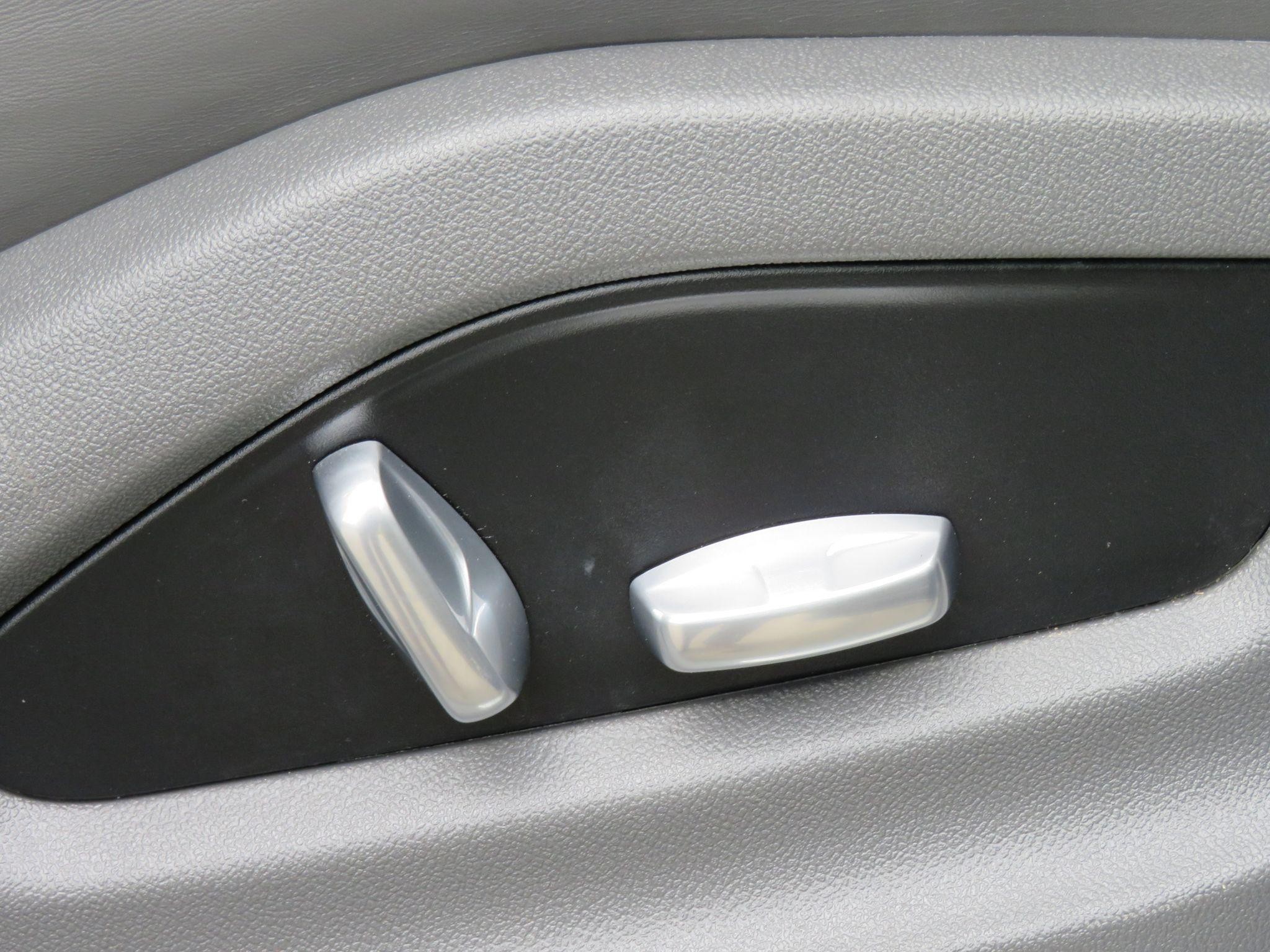 Porsche Cayenne Image 30