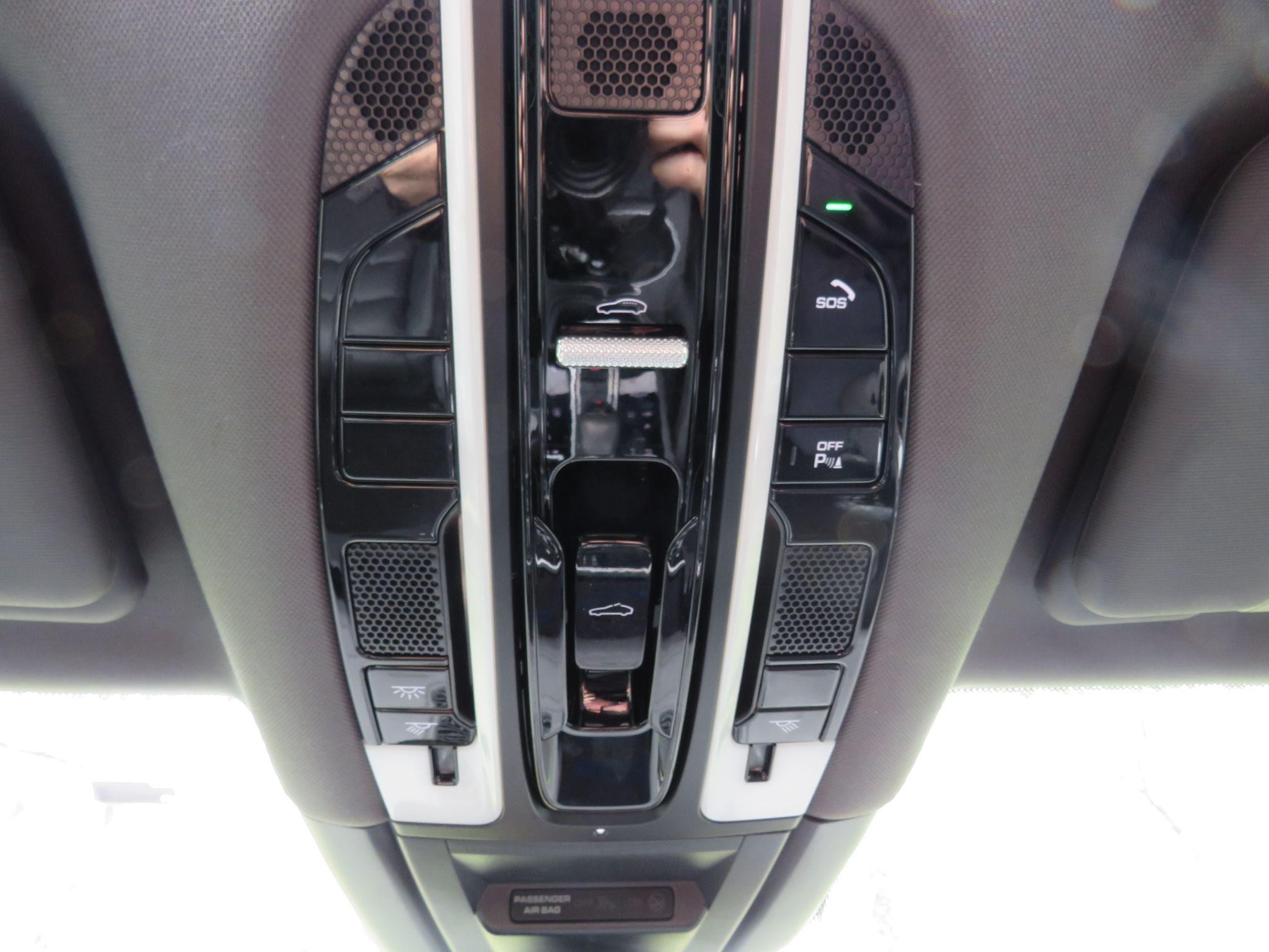 Porsche Cayenne Image 38