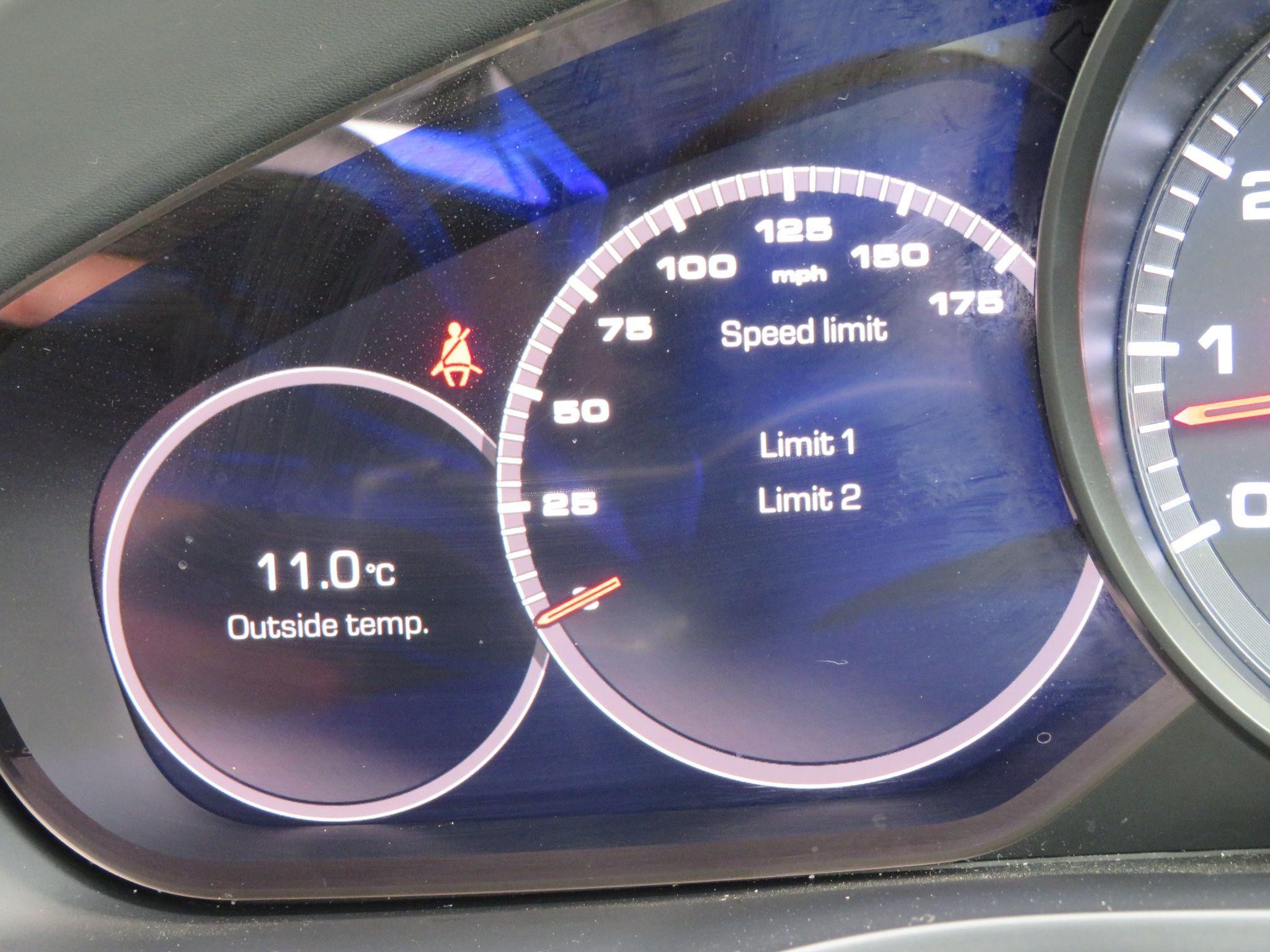 Porsche Cayenne Image 41