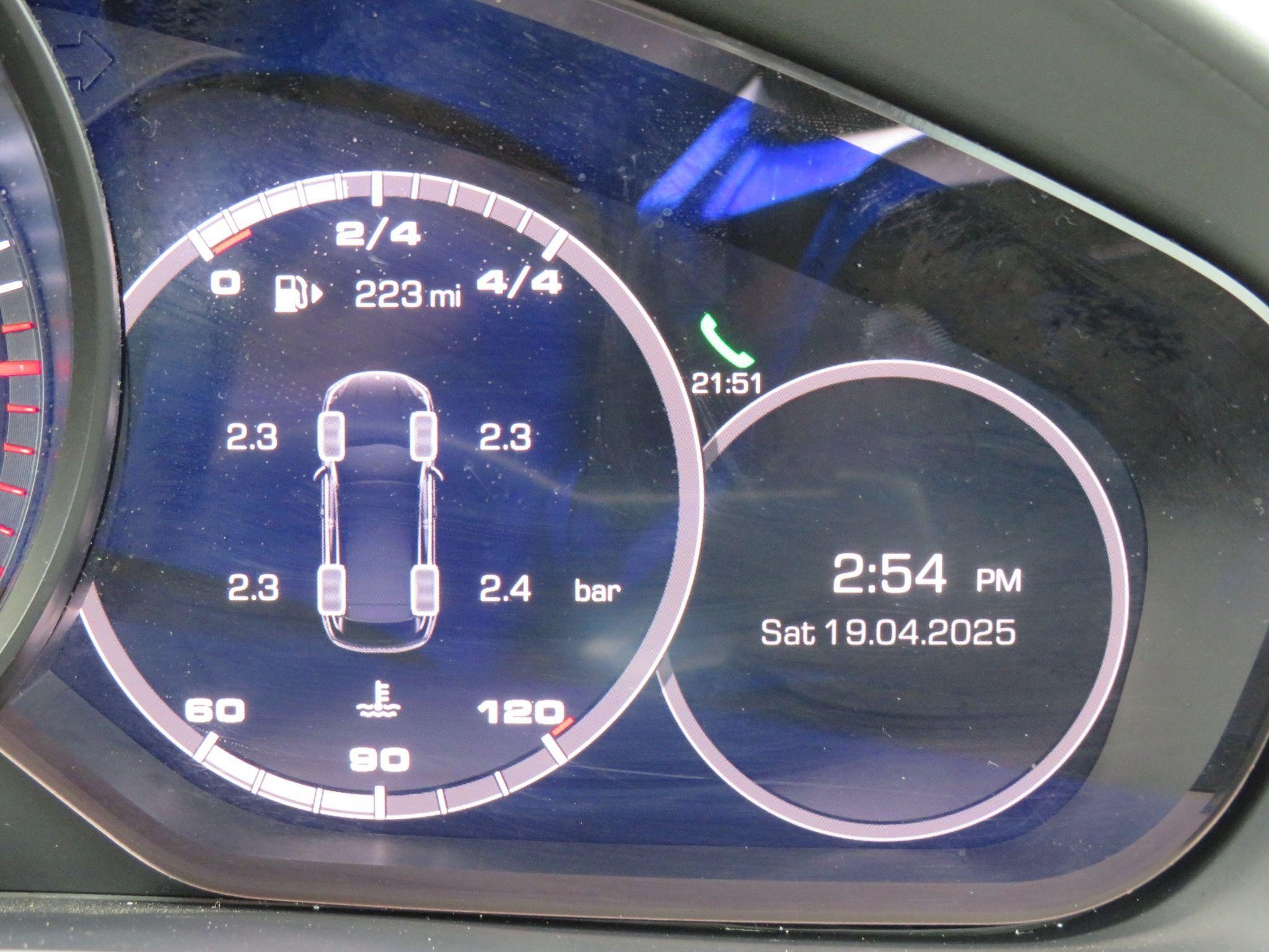 Porsche Cayenne Image 43