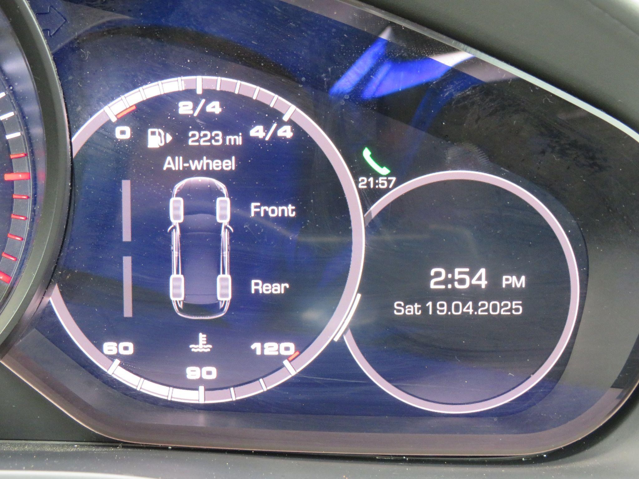 Porsche Cayenne Image 44