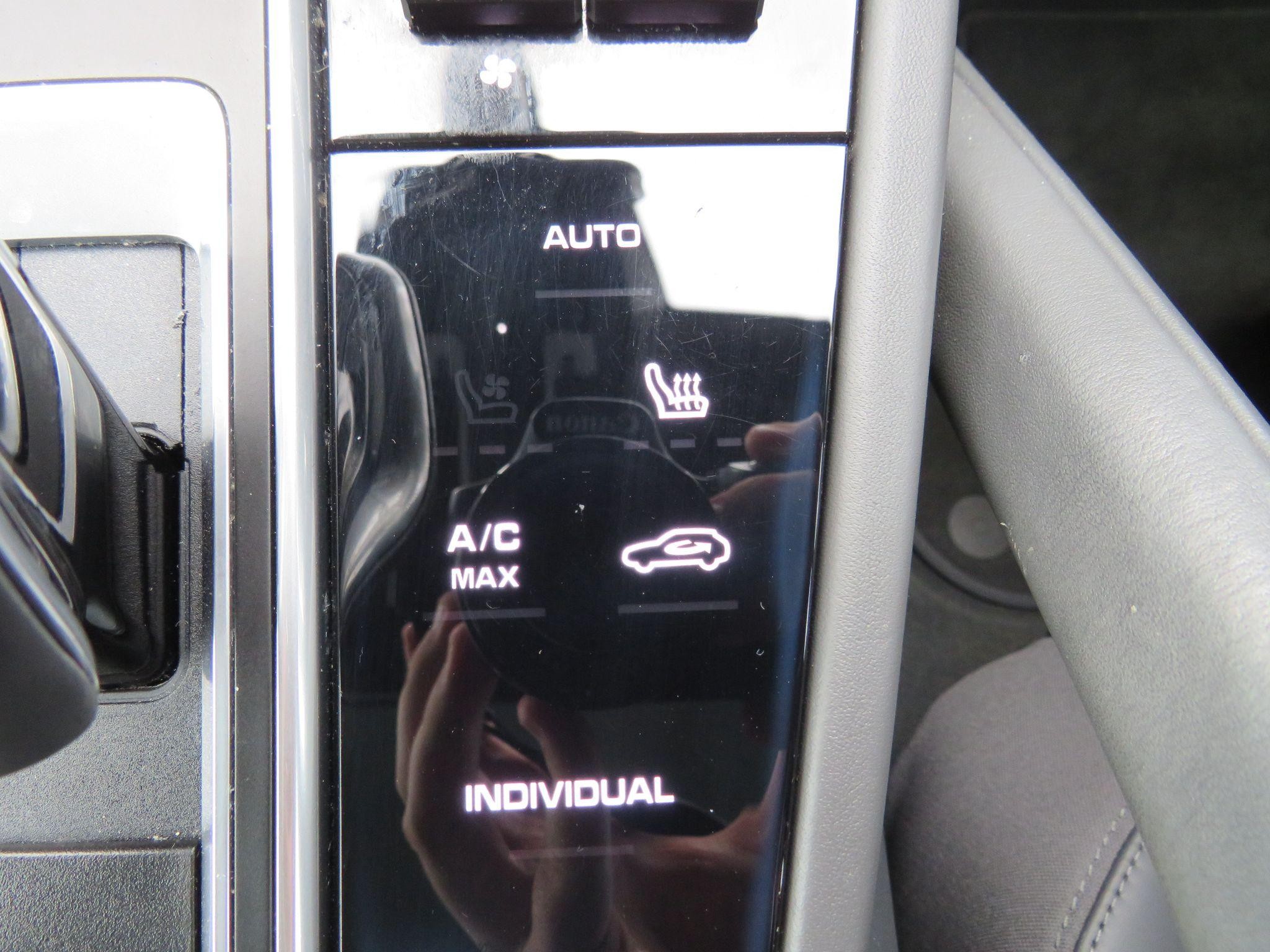Porsche Cayenne Image 48
