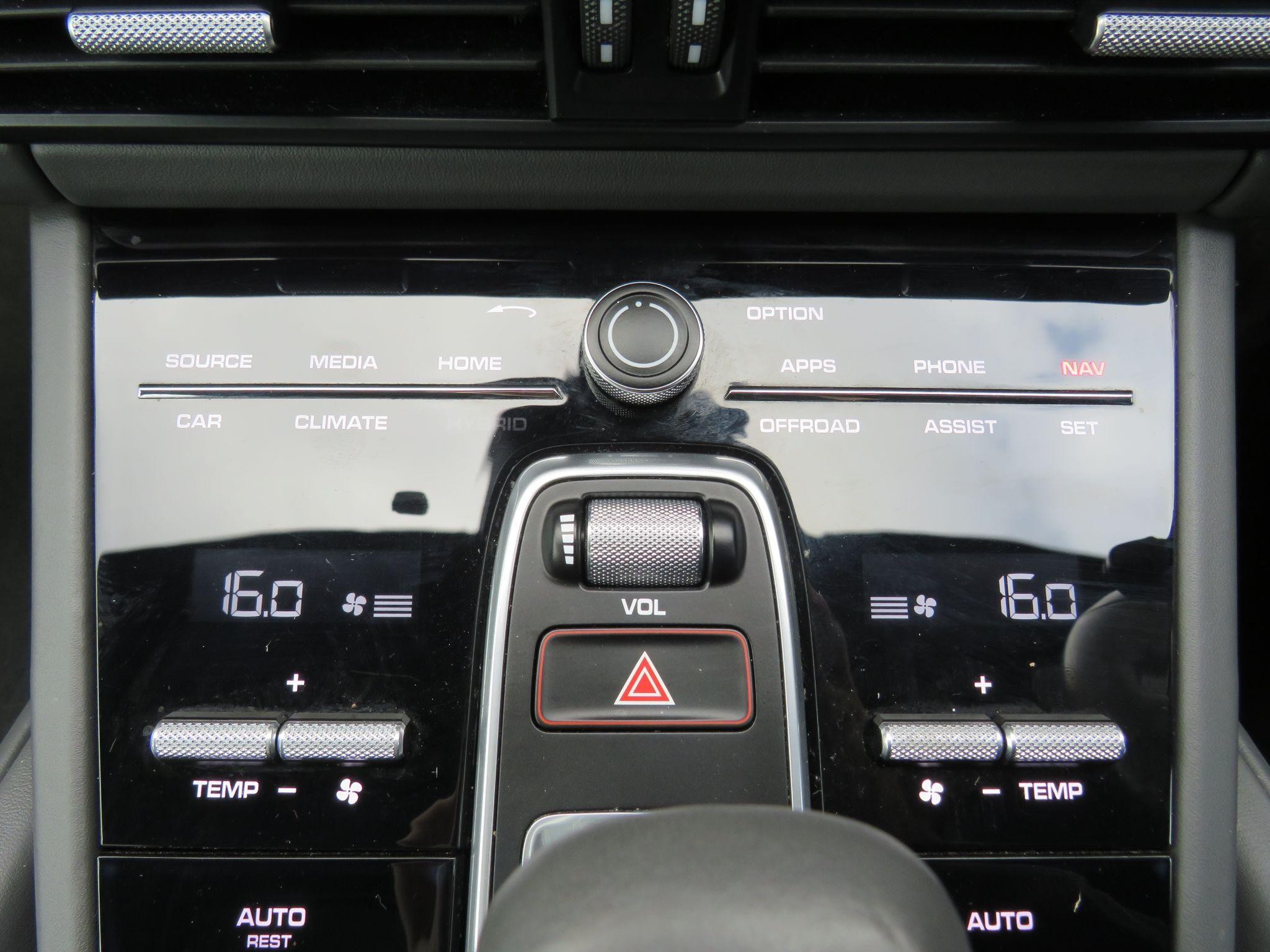 Porsche Cayenne Image 50