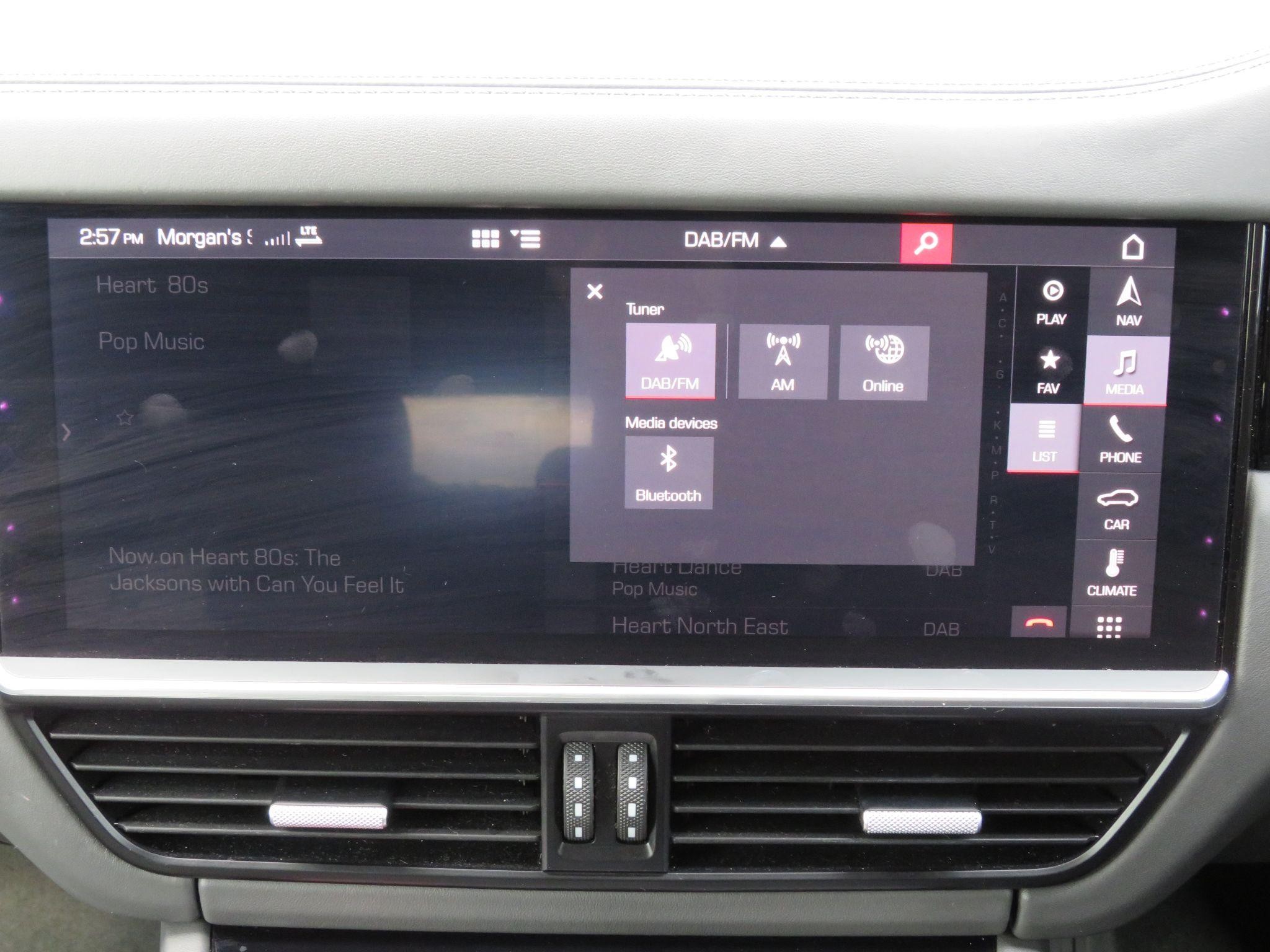 Porsche Cayenne Image 54