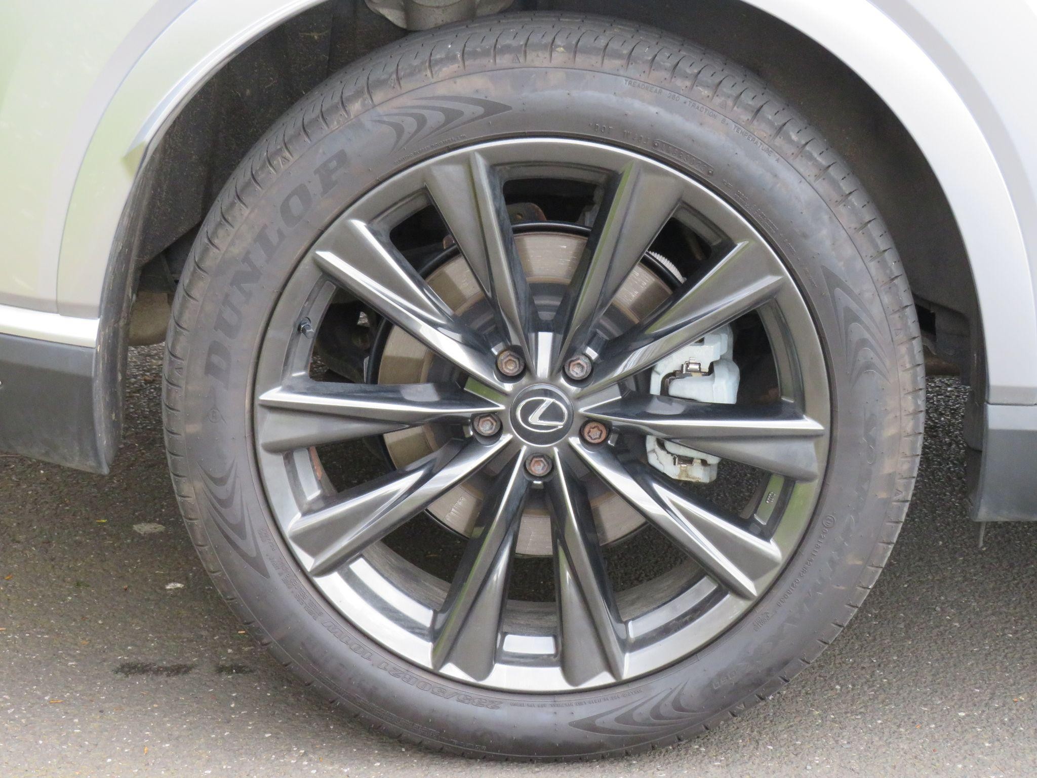 Lexus RX Image 11