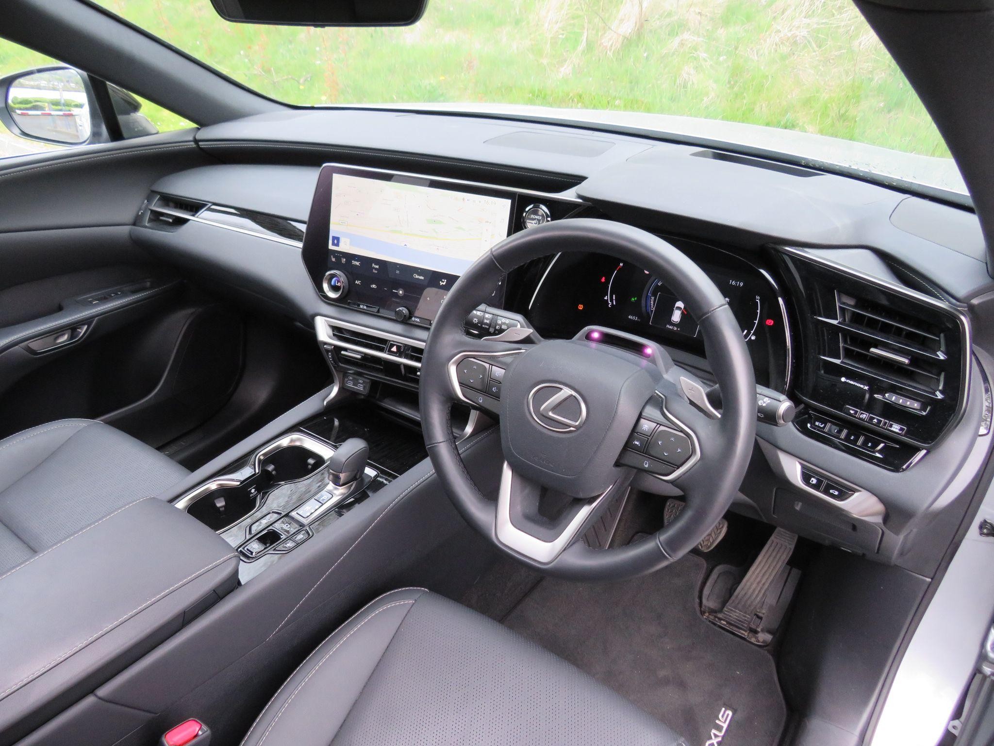 Lexus RX Image 13