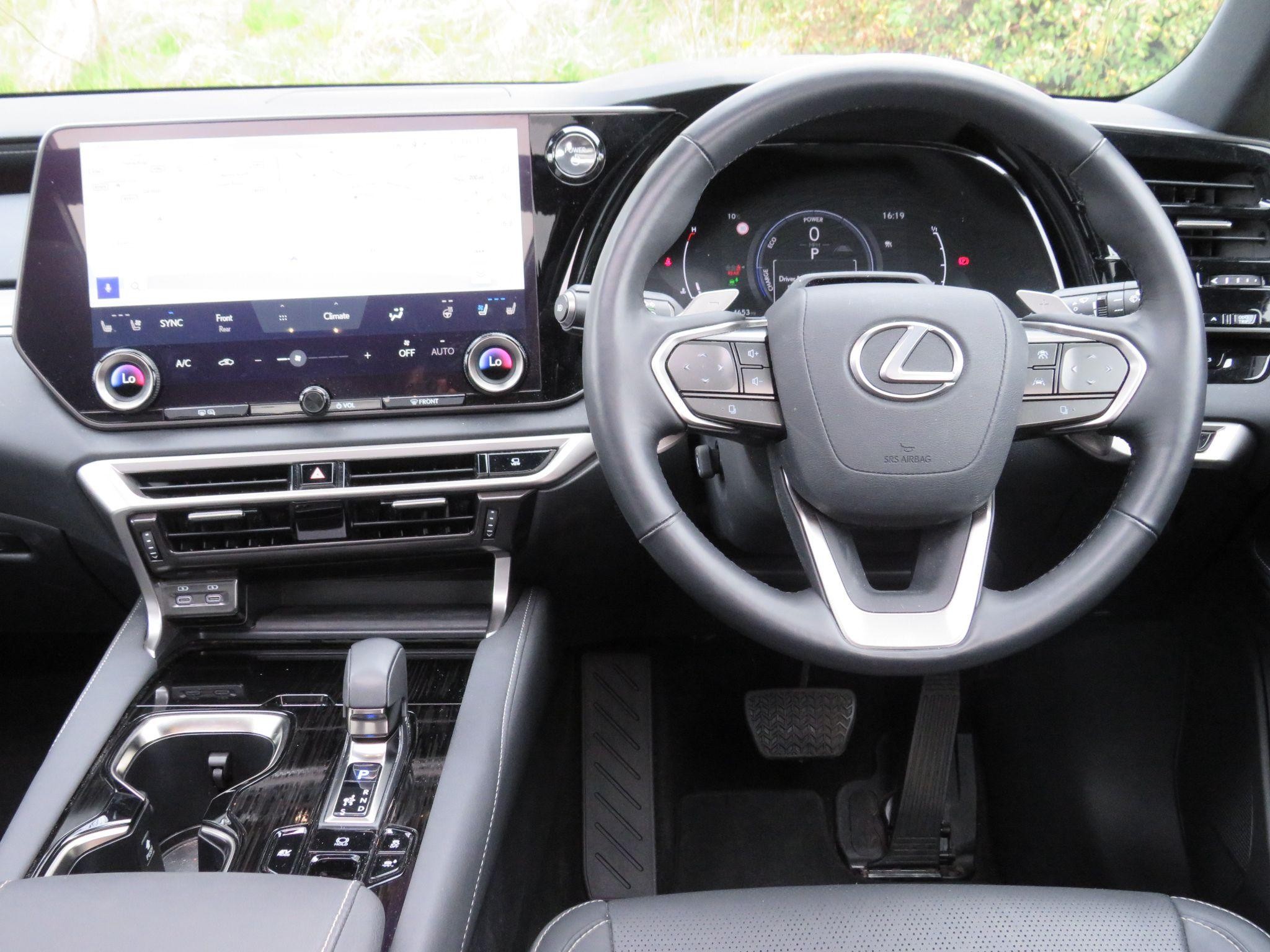 Lexus RX Image 14