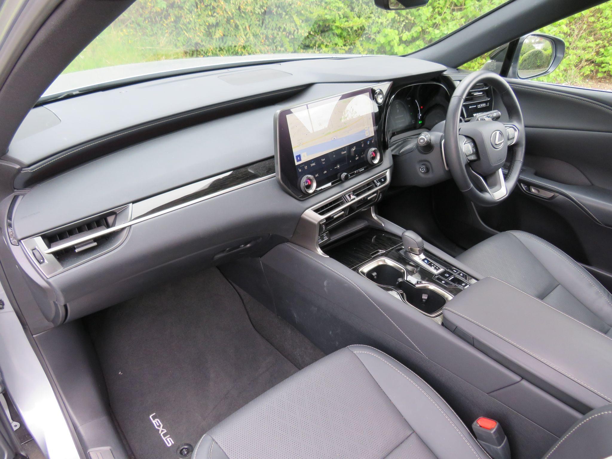 Lexus RX Image 15