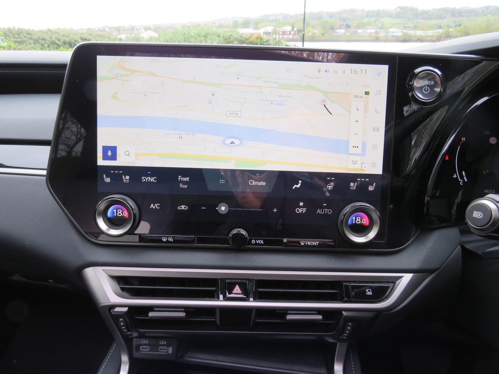 Lexus RX Image 17