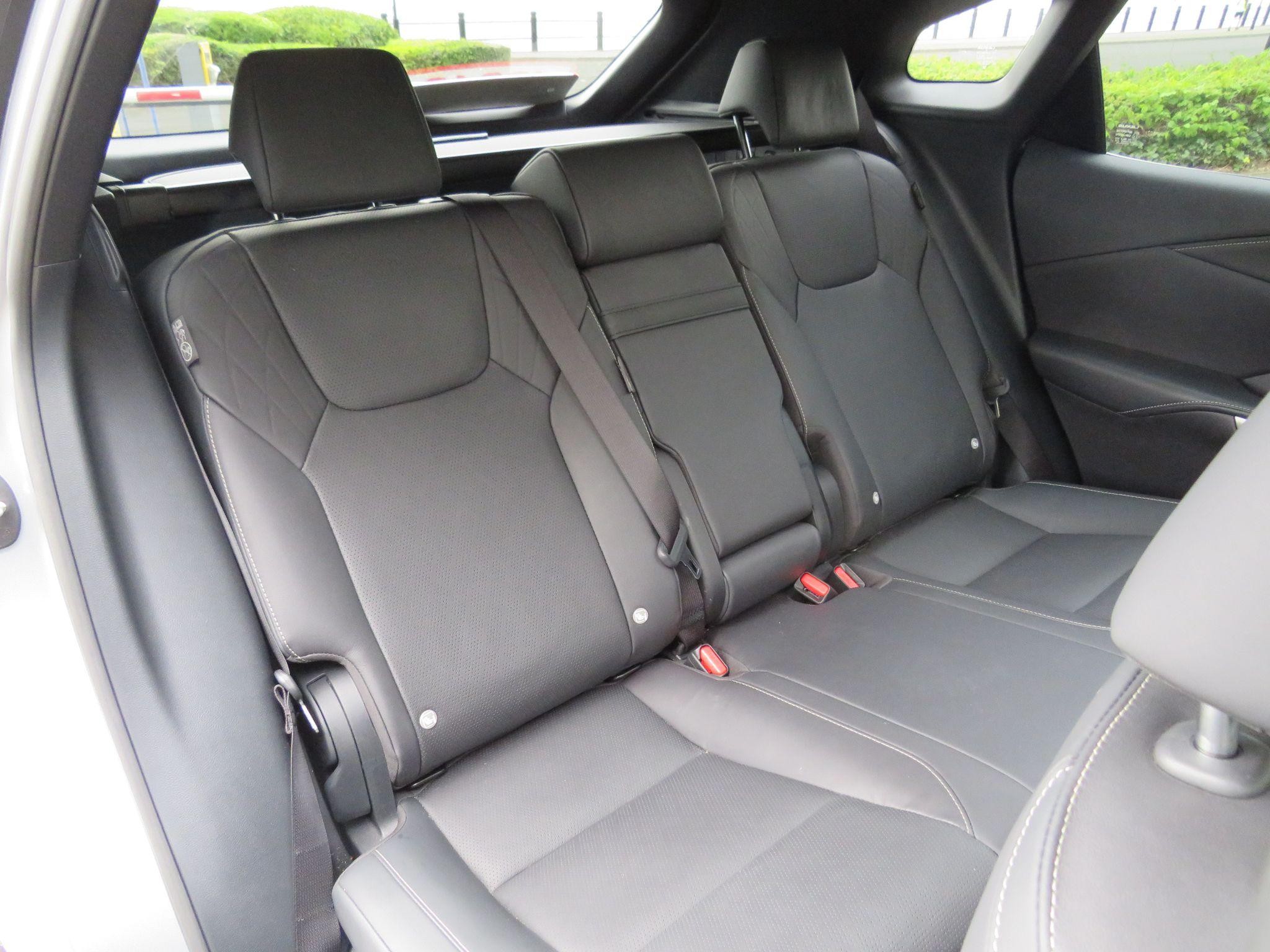 Lexus RX Image 19