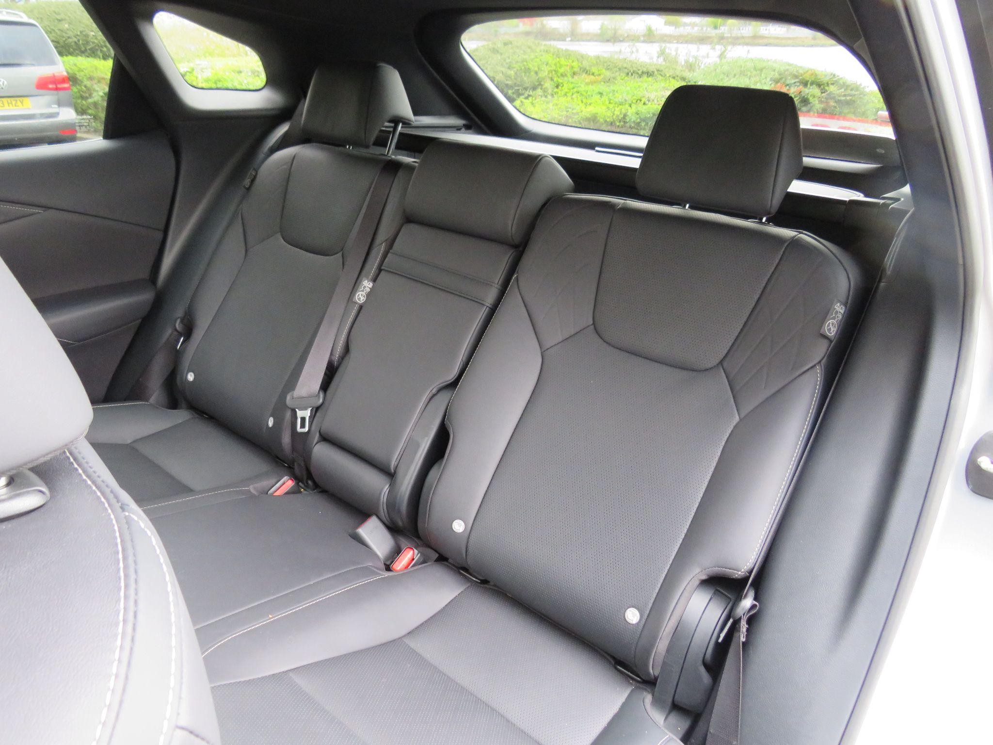 Lexus RX Image 20