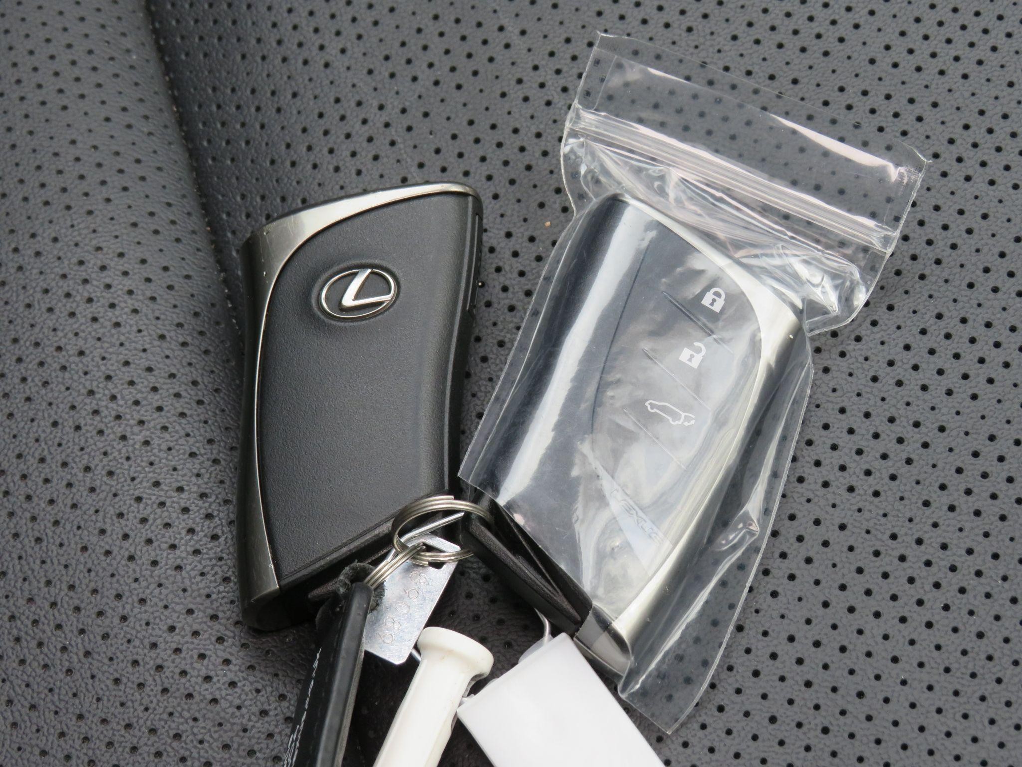 Lexus RX Image 21