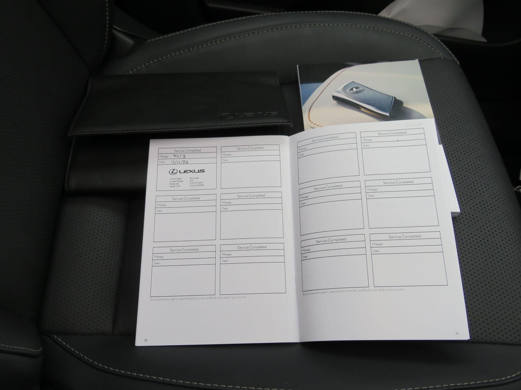 Lexus RX Image 22