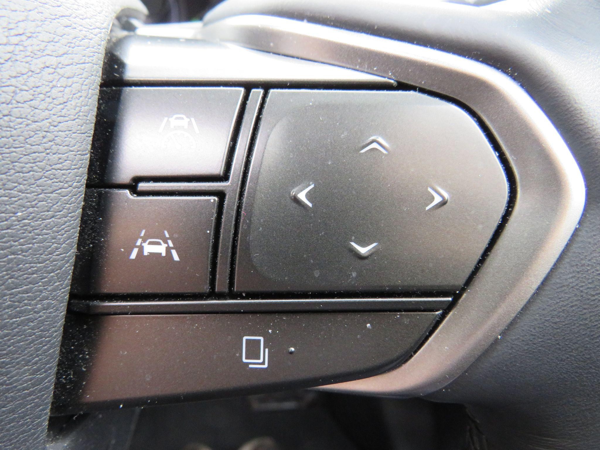 Lexus RX Image 24