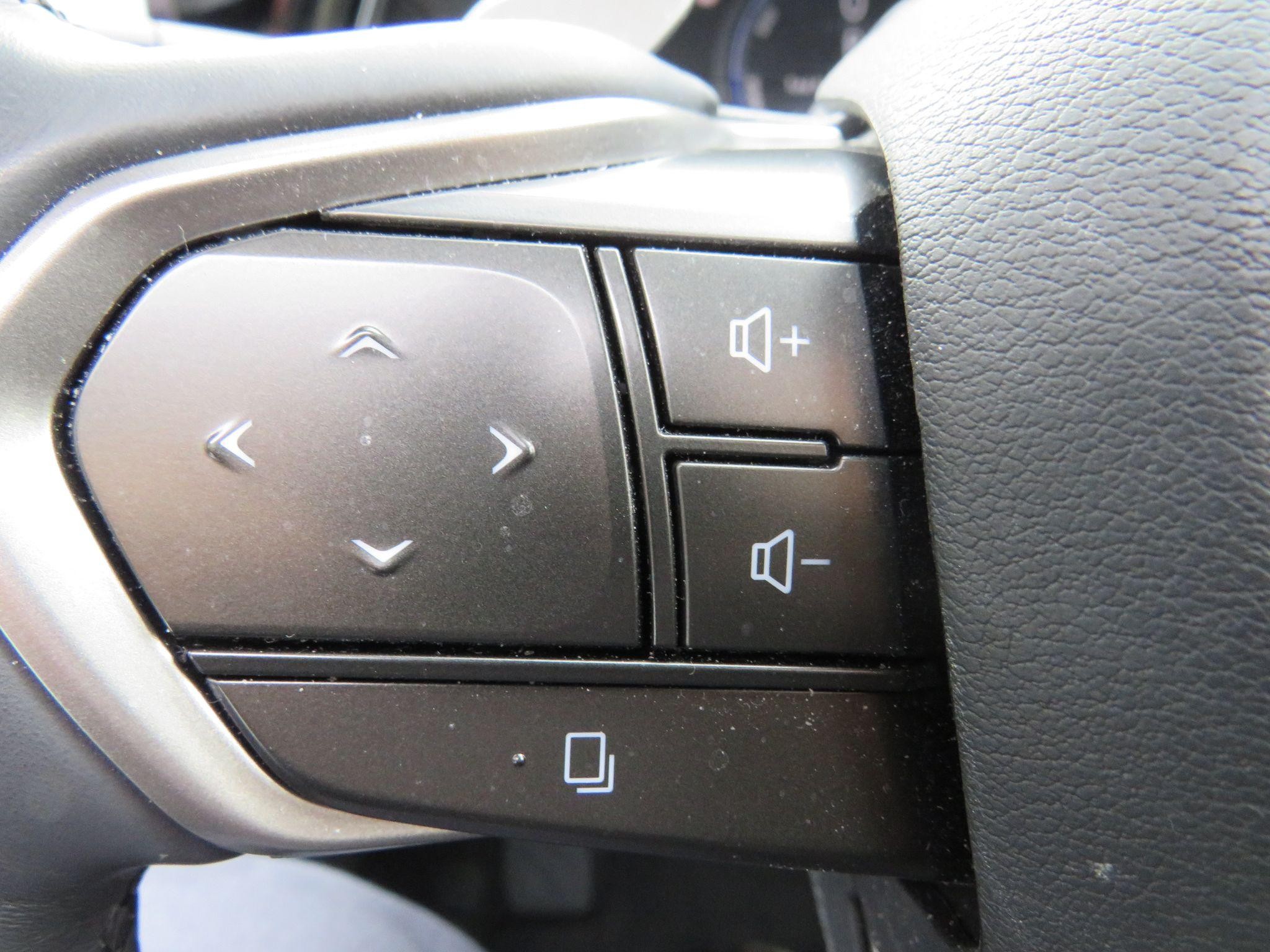 Lexus RX Image 25