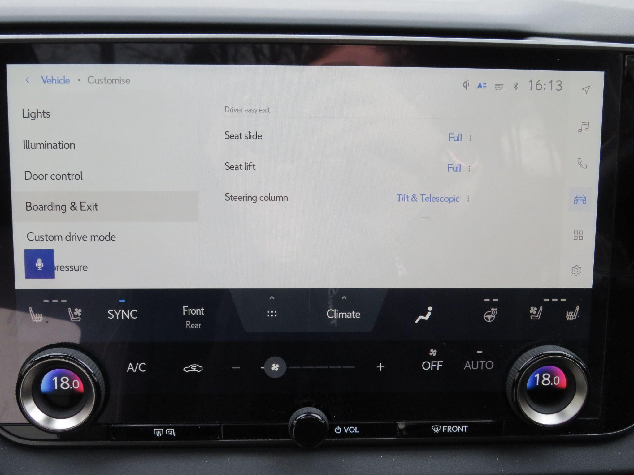Lexus RX Image 45