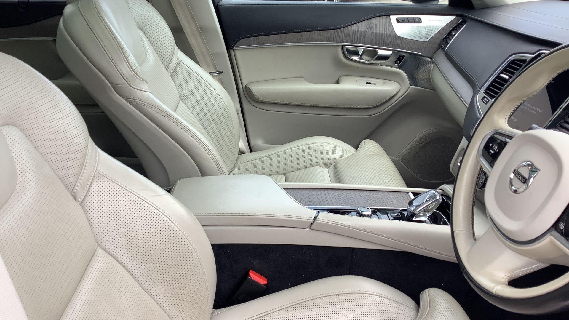 Volvo XC90 Image 6