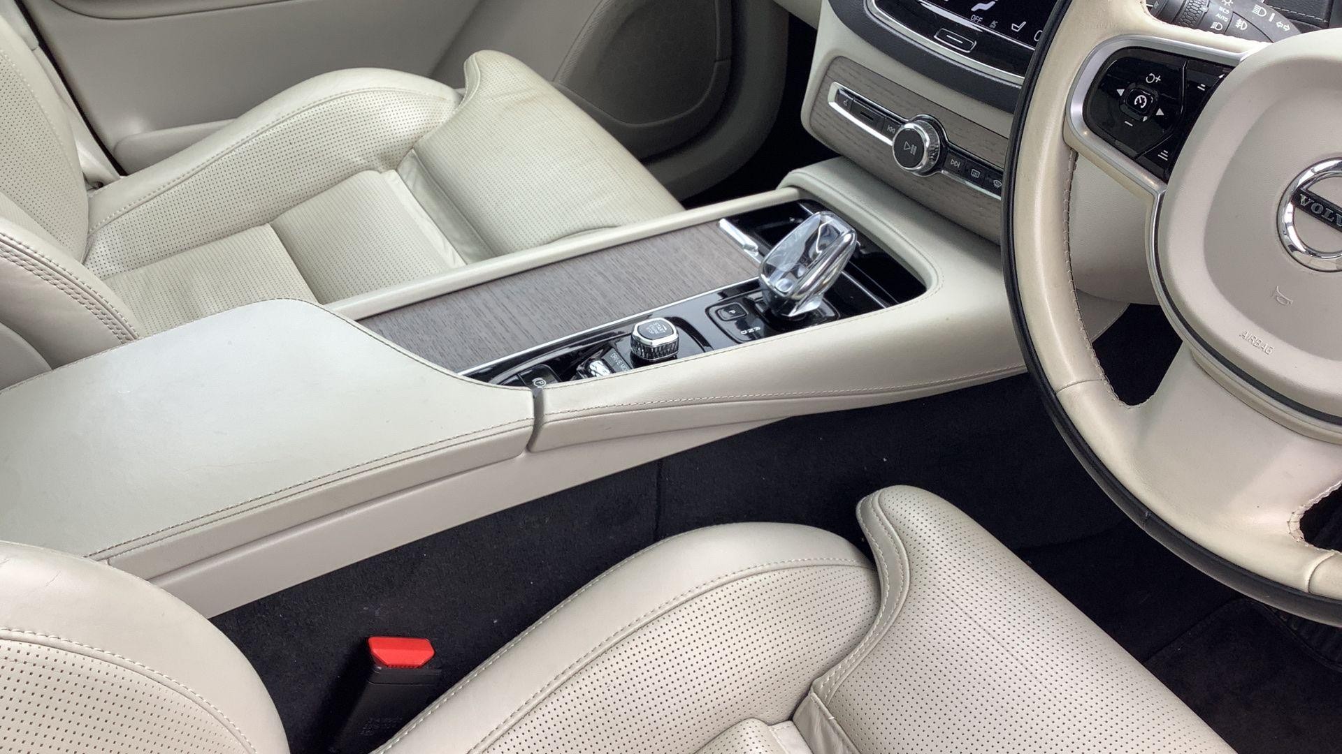 Volvo XC90 Image 11