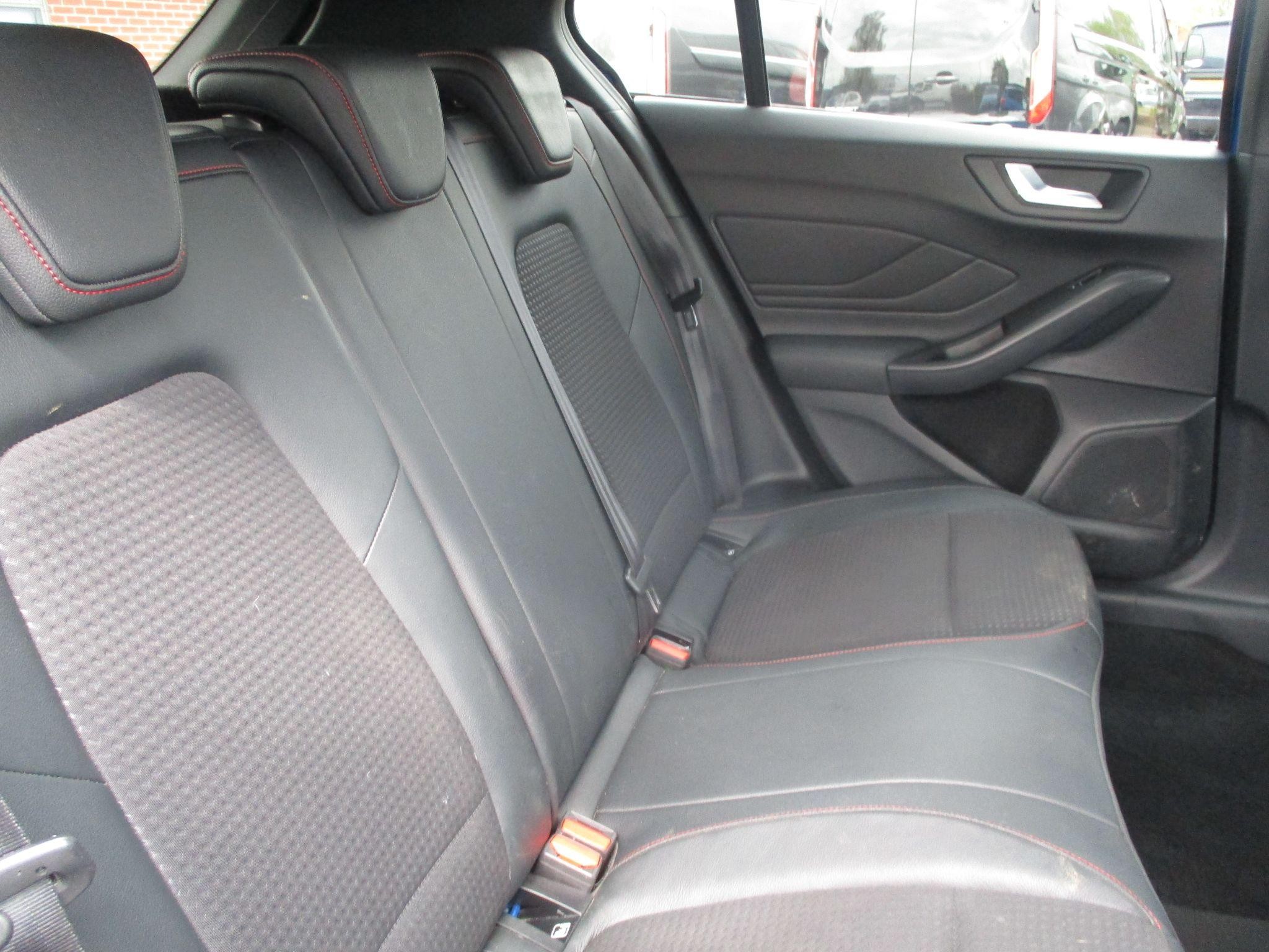 Ford Focus Image 16