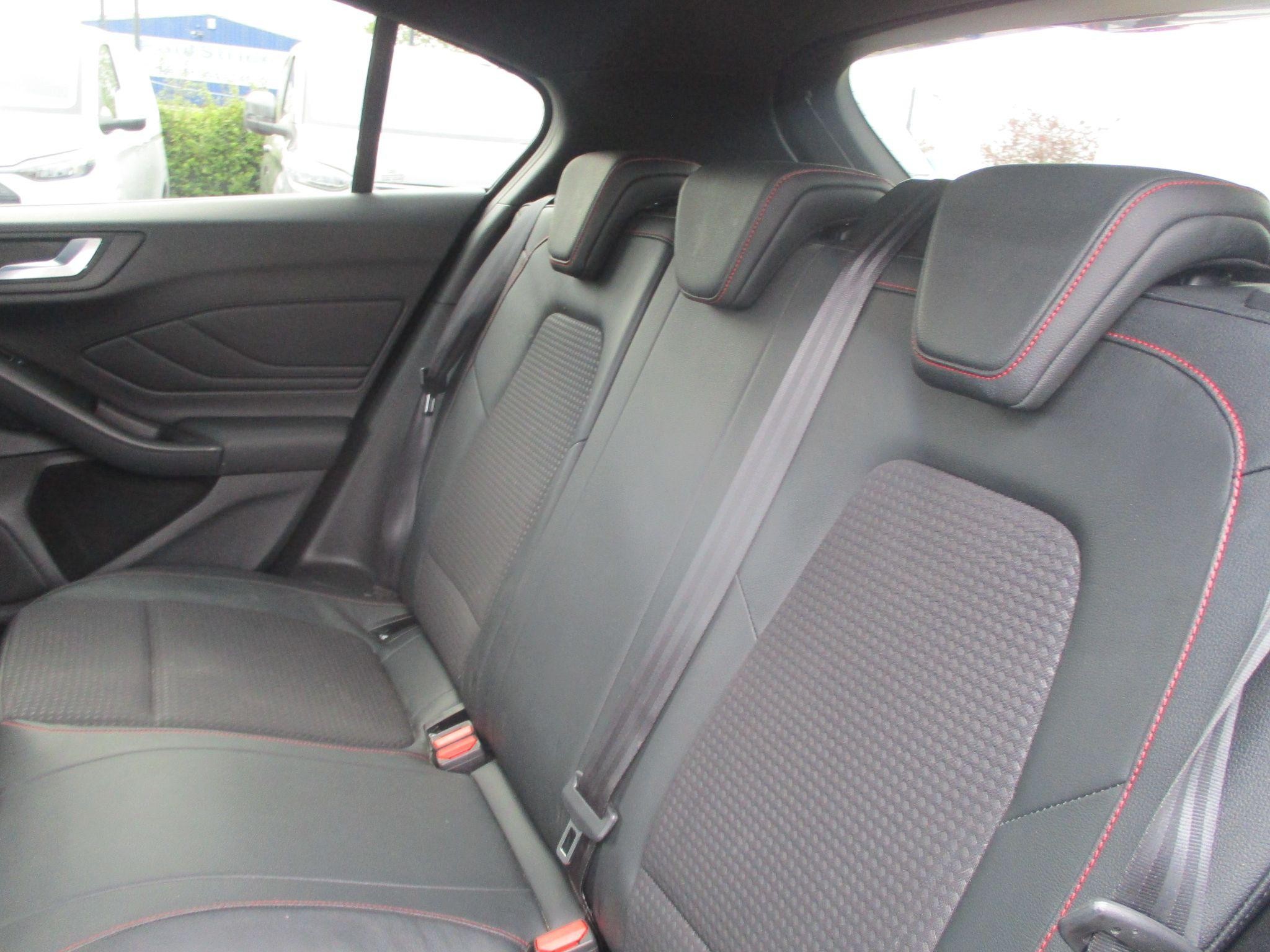 Ford Focus Image 18