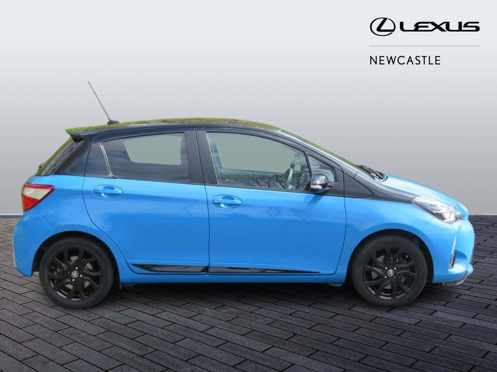 Toyota Yaris Image 2