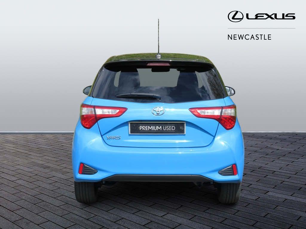 Toyota Yaris Image 6