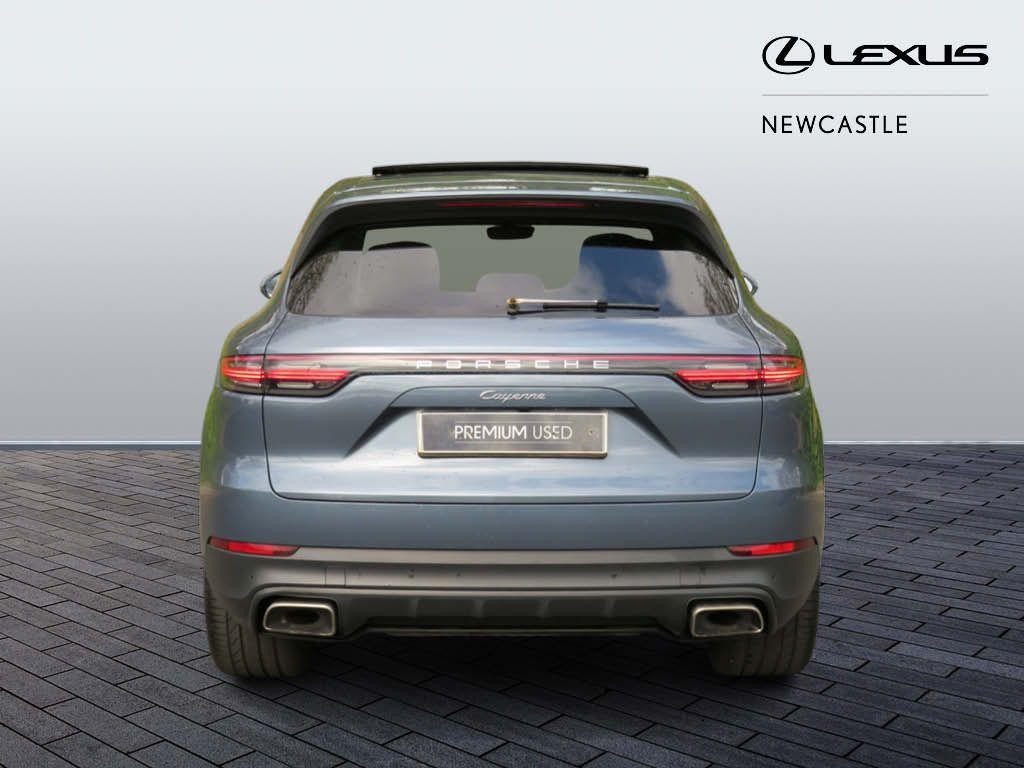 Porsche Cayenne Image 6