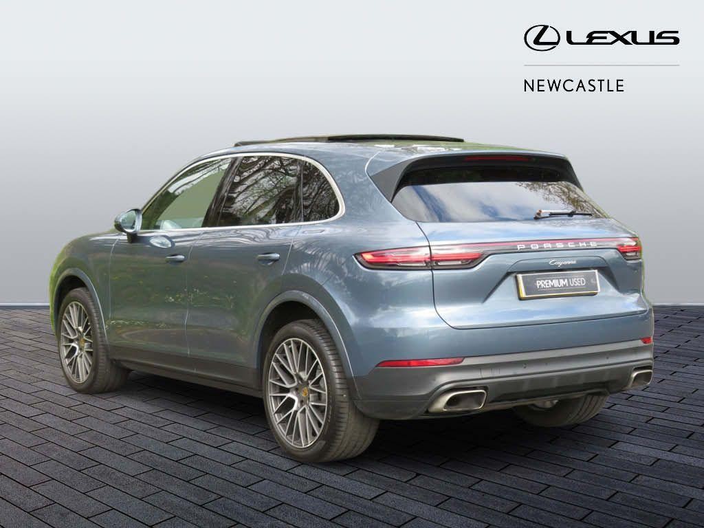 Porsche Cayenne Image 7